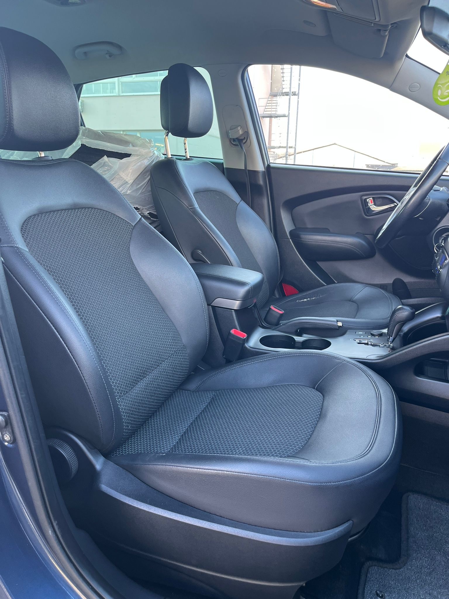 HYUNDAI iX 35 2.0 CRDi Premium 4WD Automatic-image-9