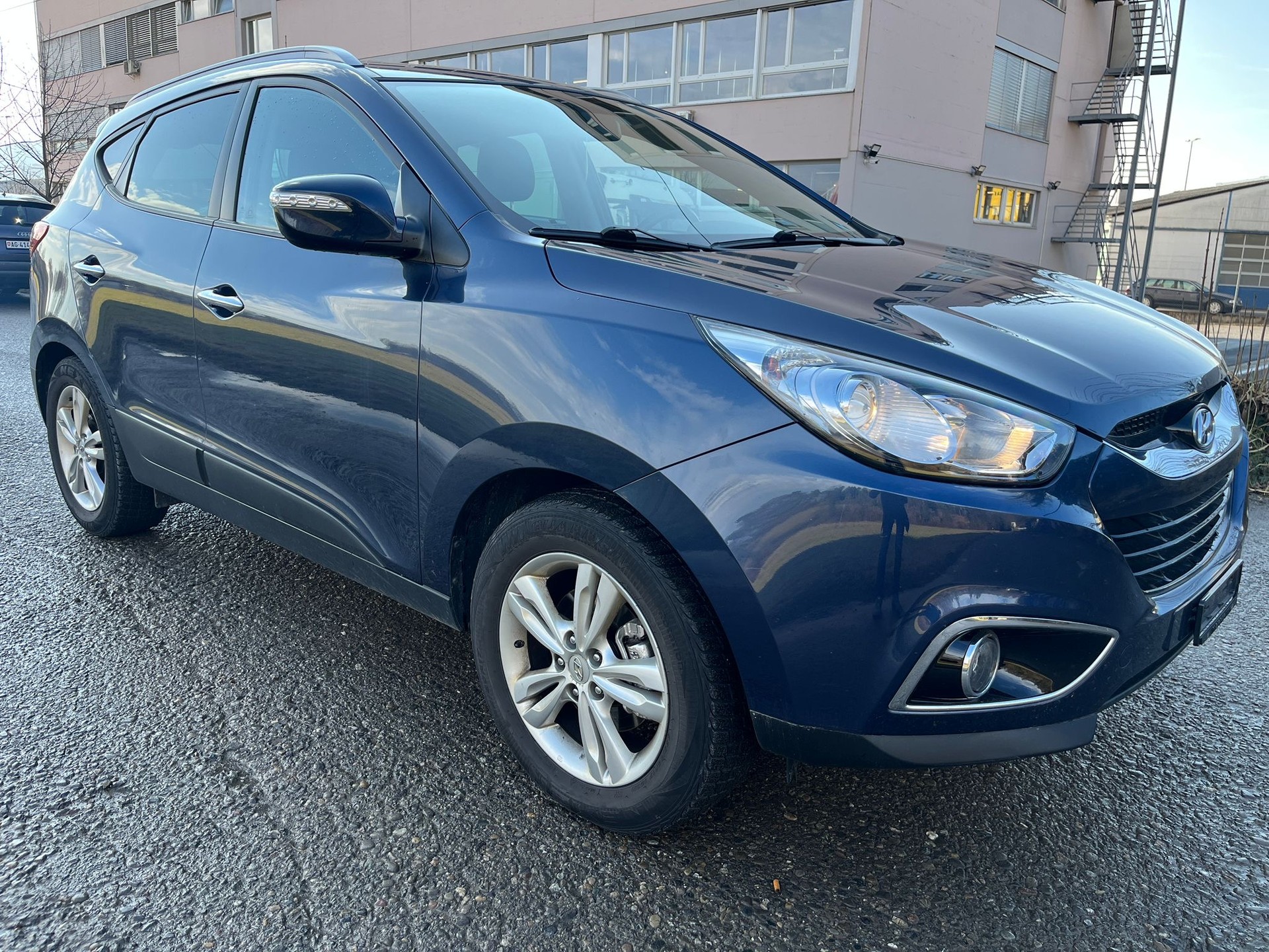 HYUNDAI iX 35 2.0 CRDi Premium 4WD Automatic-showroom-element-2