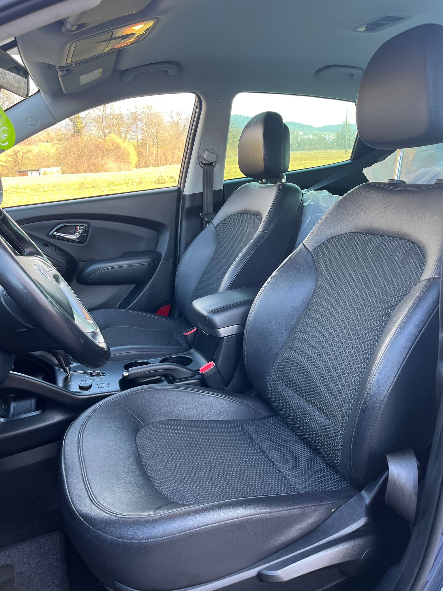 HYUNDAI iX 35 2.0 CRDi Premium 4WD Automatic-image-8