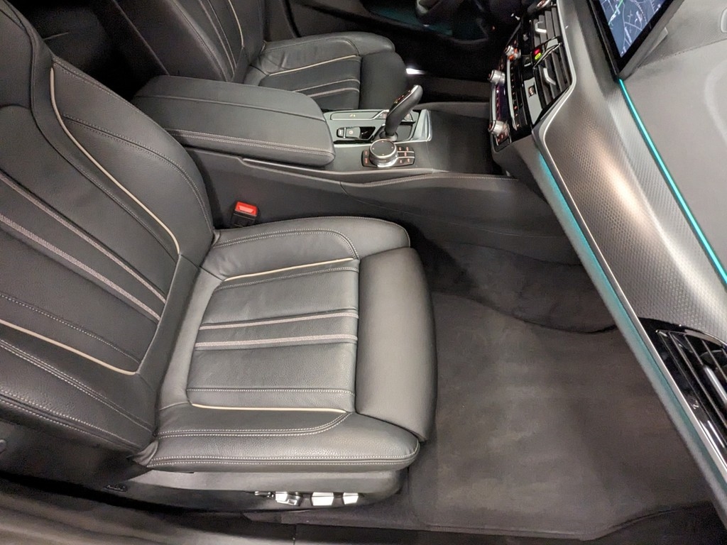 BMW 530i xDrive 48V Touring M Sport Pro Steptronic-image-4