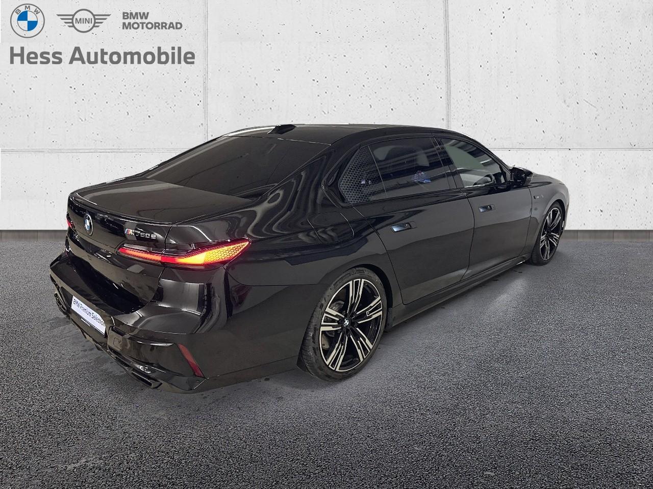 BMW M760e xDrive-showroom-element-3