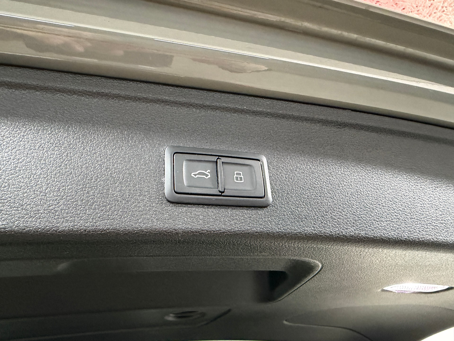 AUDI A4 Avant 40 TDI S Line 204PS Attraction QUANTUMGREY quattro S-tronic / Panoramadach / RF-Kamera / Comfortkey / virtual cockpit /-image-19