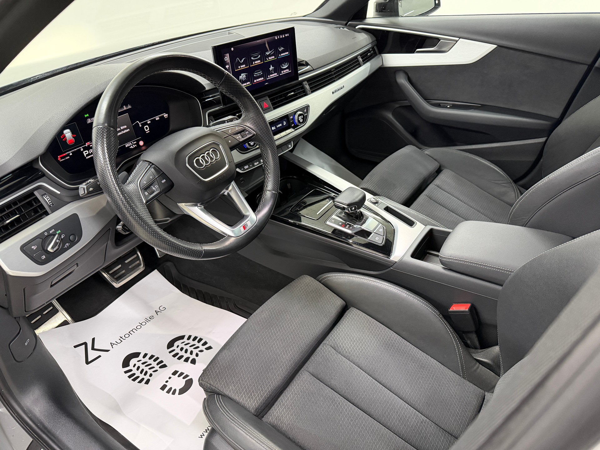 AUDI A4 Avant 40 TDI S Line 204PS Attraction QUANTUMGREY quattro S-tronic / Panoramadach / RF-Kamera / Comfortkey / virtual cockpit /-image-6
