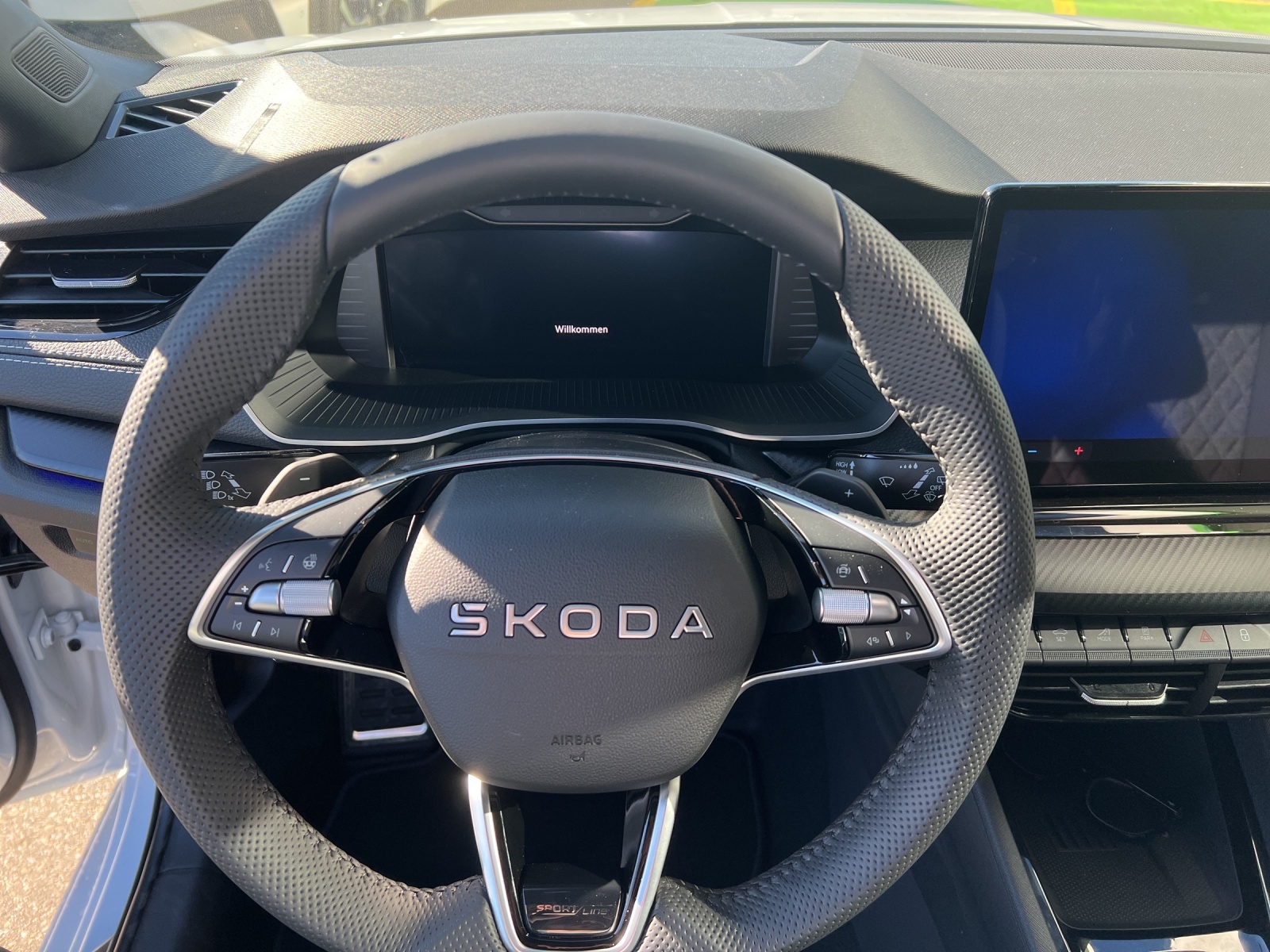 SKODA Octavia Combi 1.5 TSI mHEV DSG Sport Line-image-6