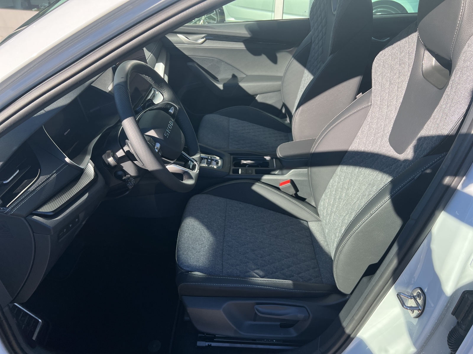 SKODA Octavia Combi 1.5 TSI mHEV DSG Sport Line-image-5