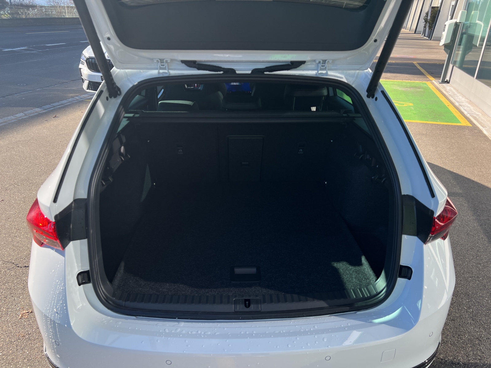 SKODA Octavia Combi 1.5 TSI mHEV DSG Sport Line-image-9