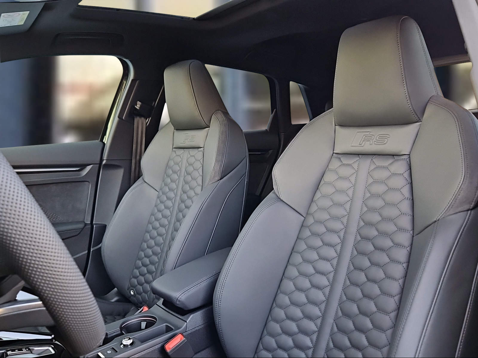 AUDI RS3 Sportback 2.5 TSI quattro S-tronic Mythosschwarz Metallic-image-7