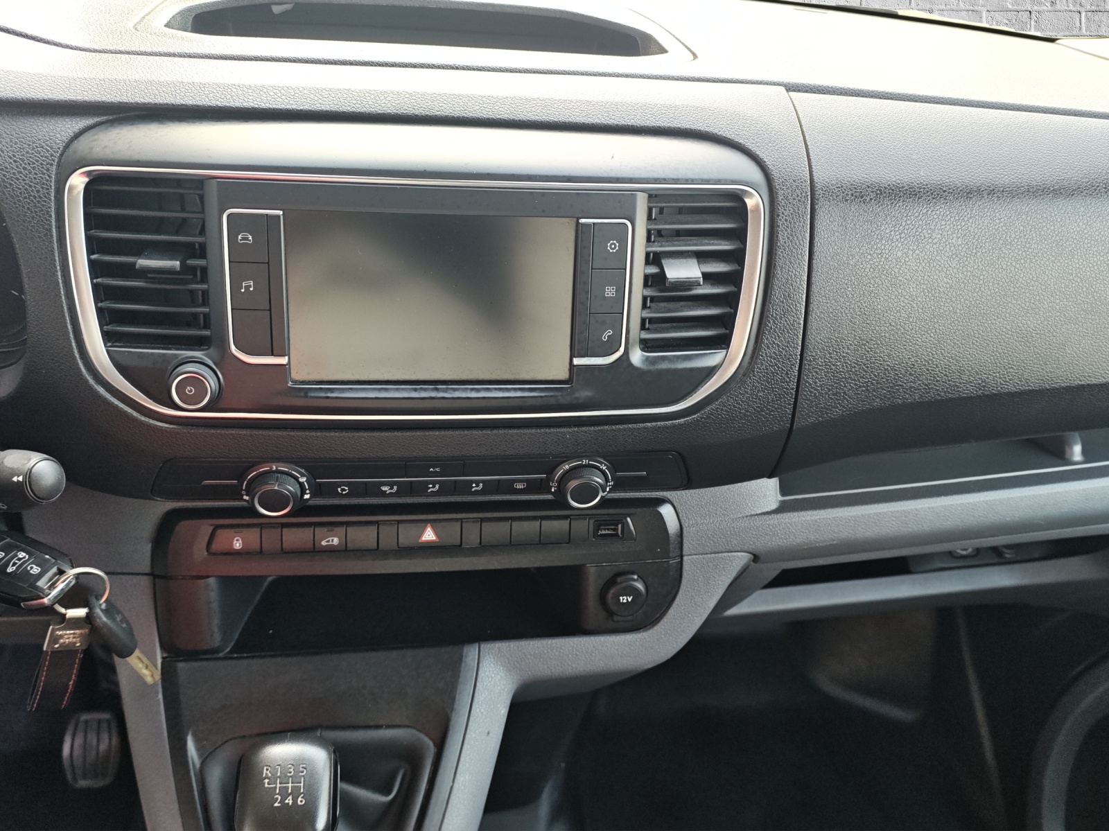 PEUGEOT Expert 2.0 BlueHDi 150 S&S Premium Standard-image-13