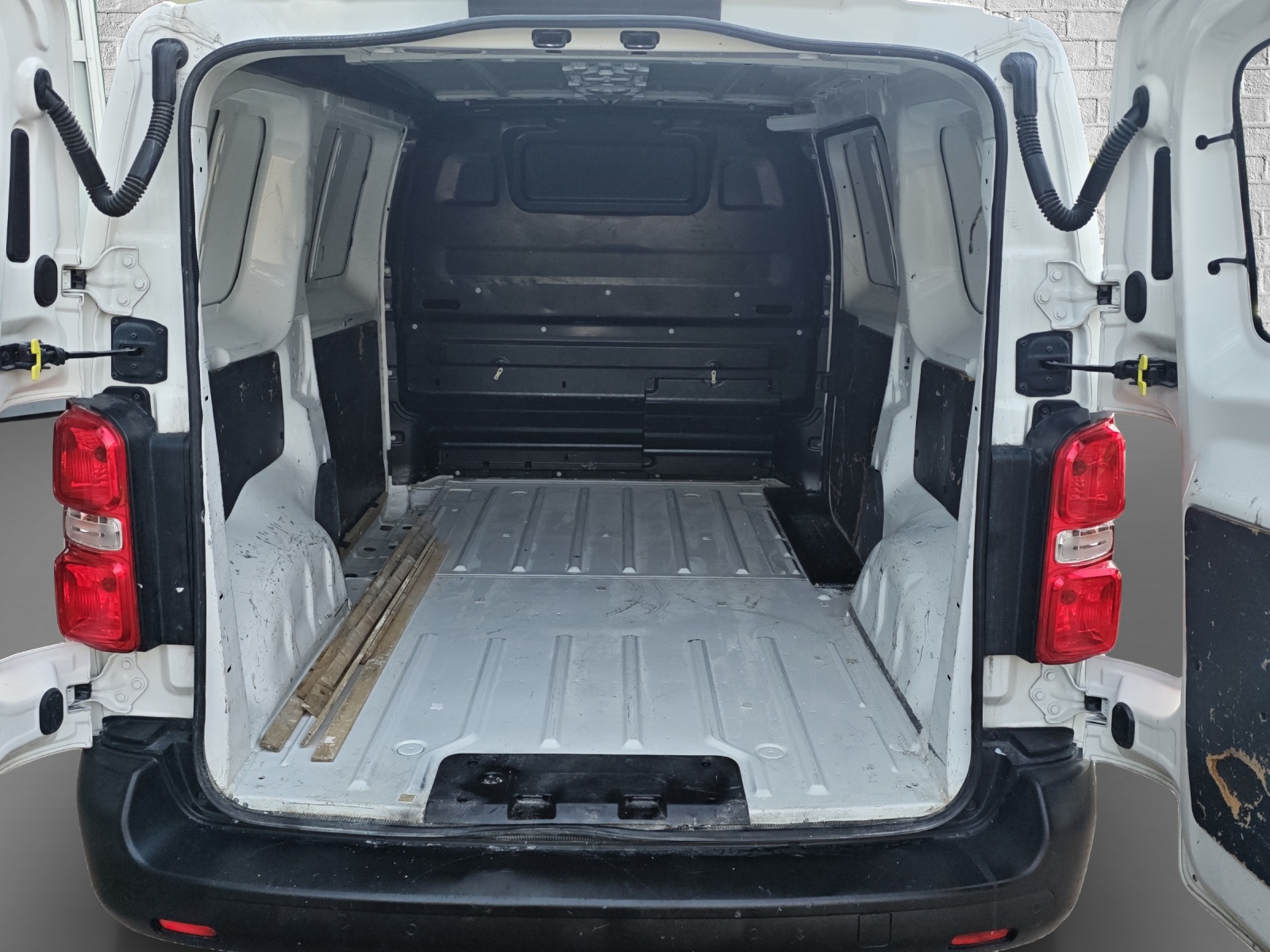 PEUGEOT Expert 2.0 BlueHDi 150 S&S Premium Standard-image-18