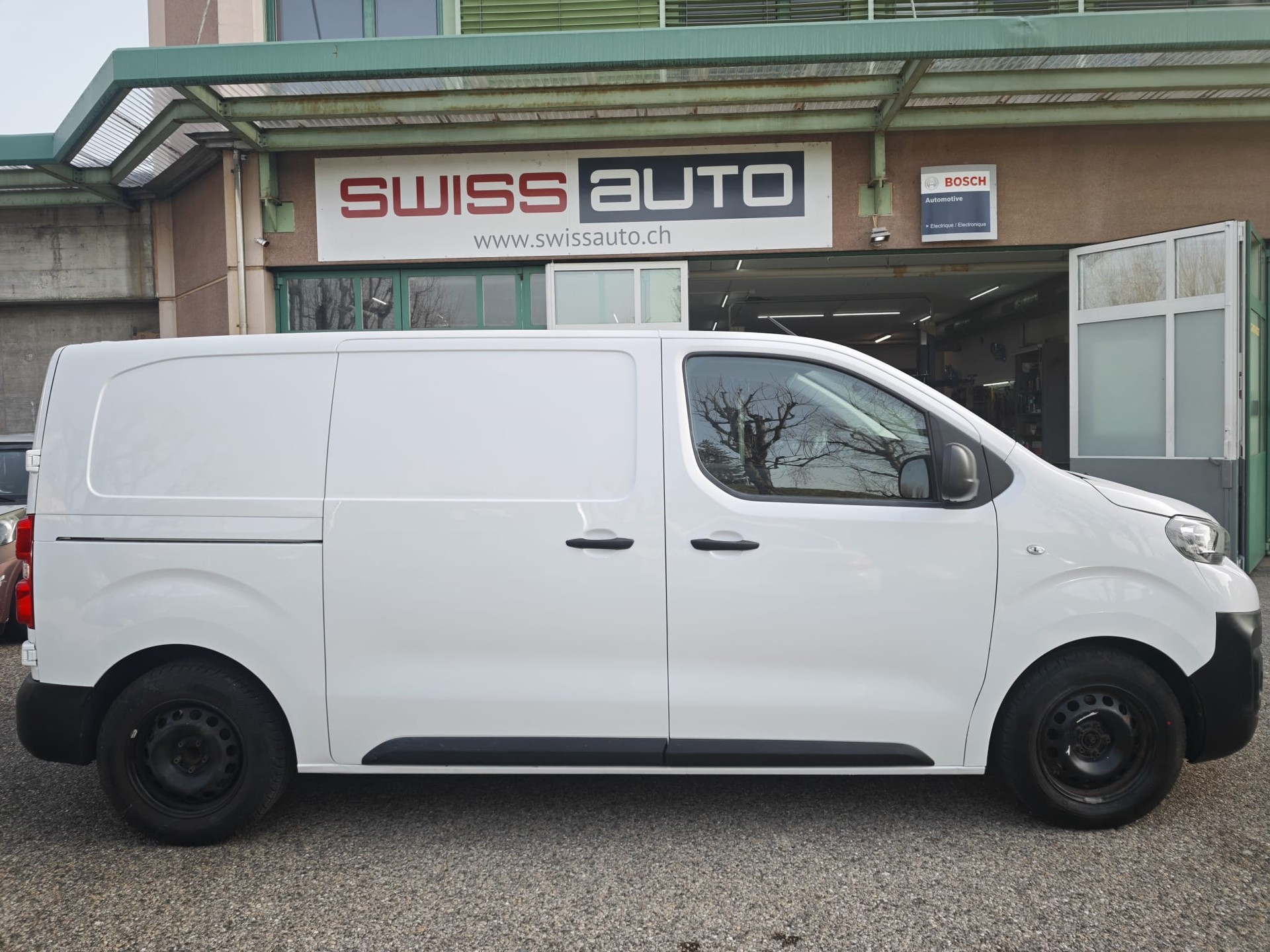 PEUGEOT Expert 2.0 BlueHDi 150 S&S Premium Standard-image-3