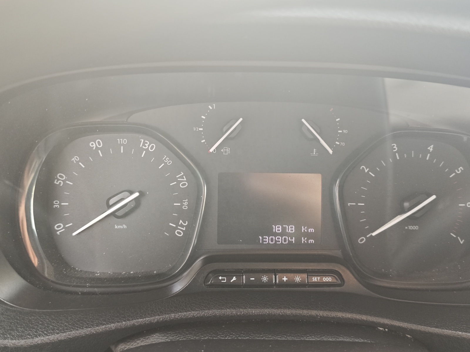 PEUGEOT Expert 2.0 BlueHDi 150 S&S Premium Standard-image-15