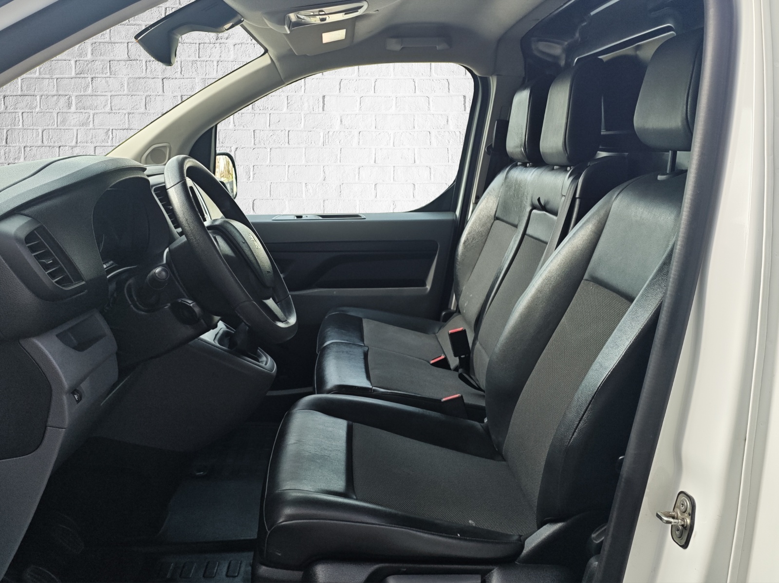 PEUGEOT Expert 2.0 BlueHDi 150 S&S Premium Standard-image-8