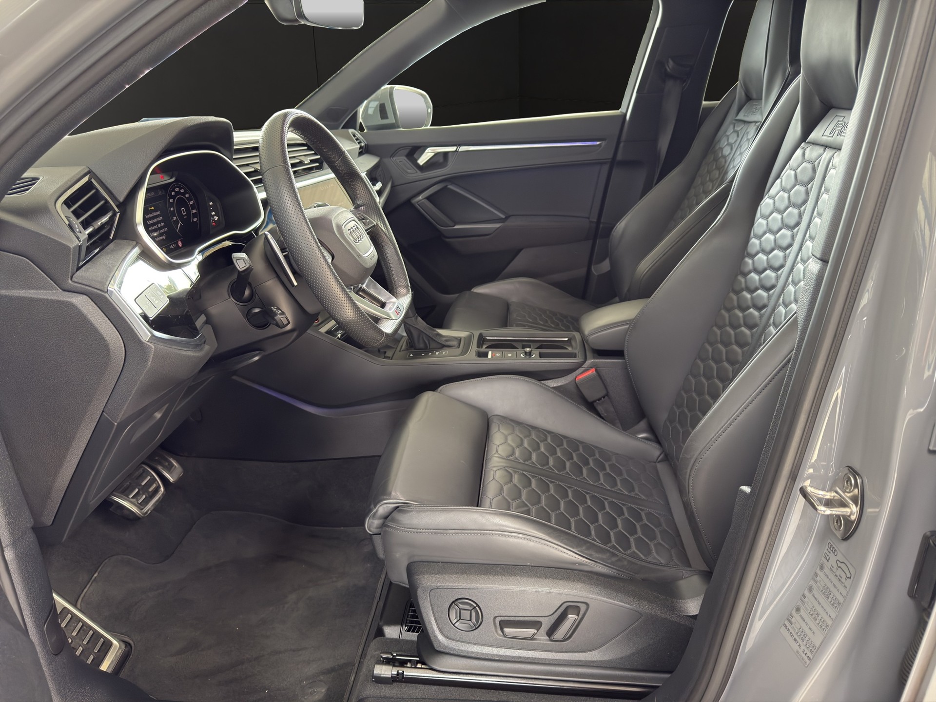 AUDI RS Q3 Sportback edition 10 years quattro S tronic-image-8