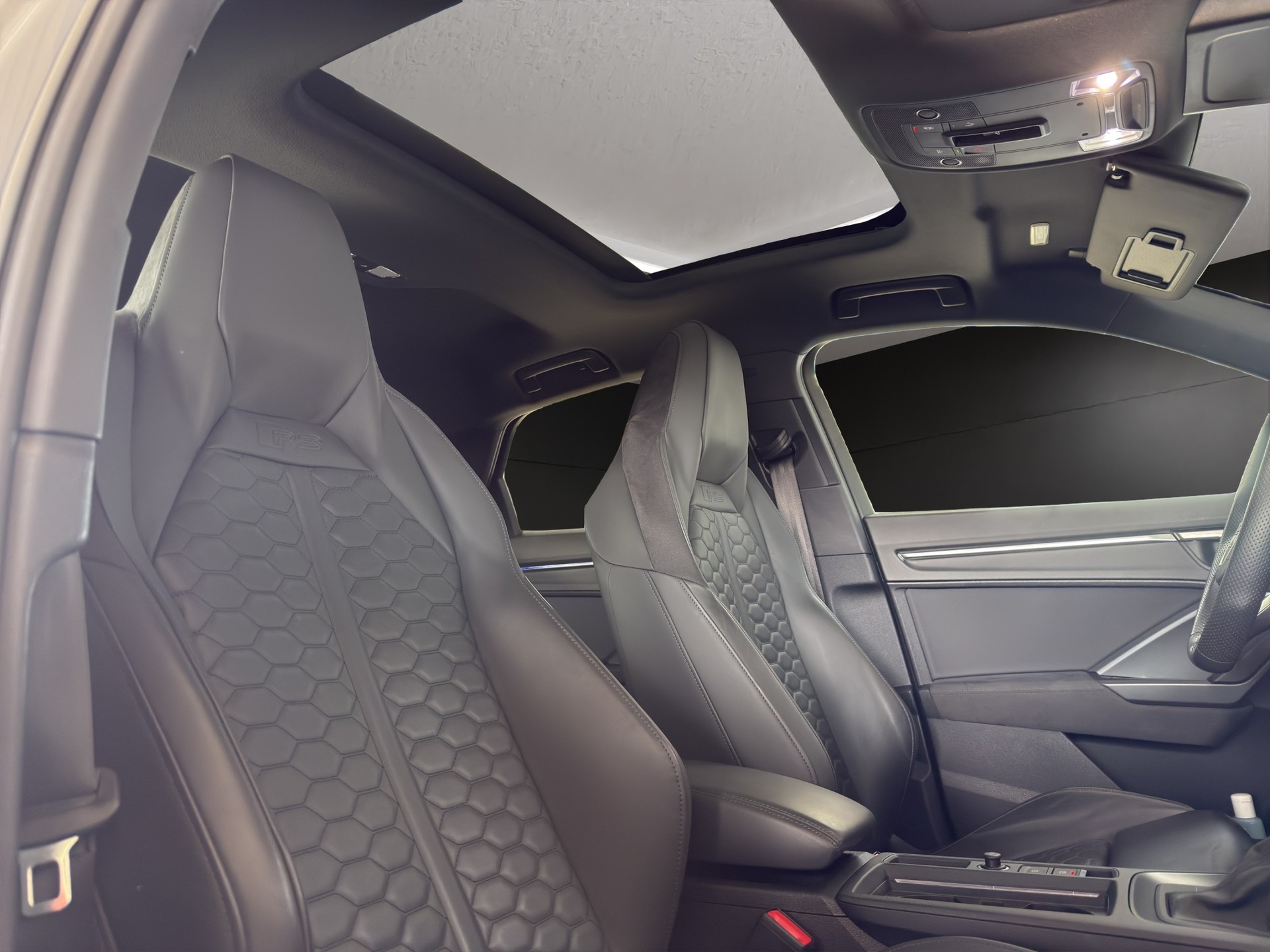 AUDI RS Q3 Sportback edition 10 years quattro S tronic-image-14