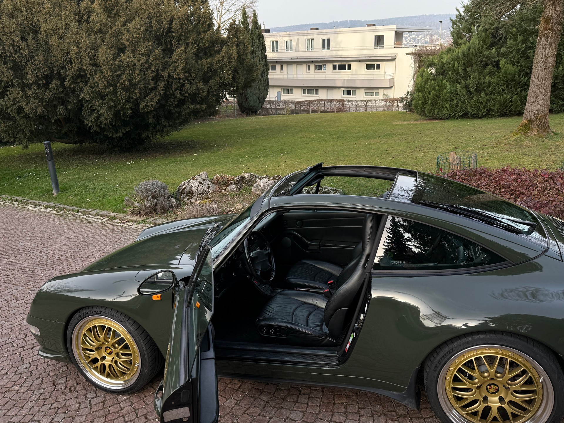 PORSCHE 911 Targa-image-2