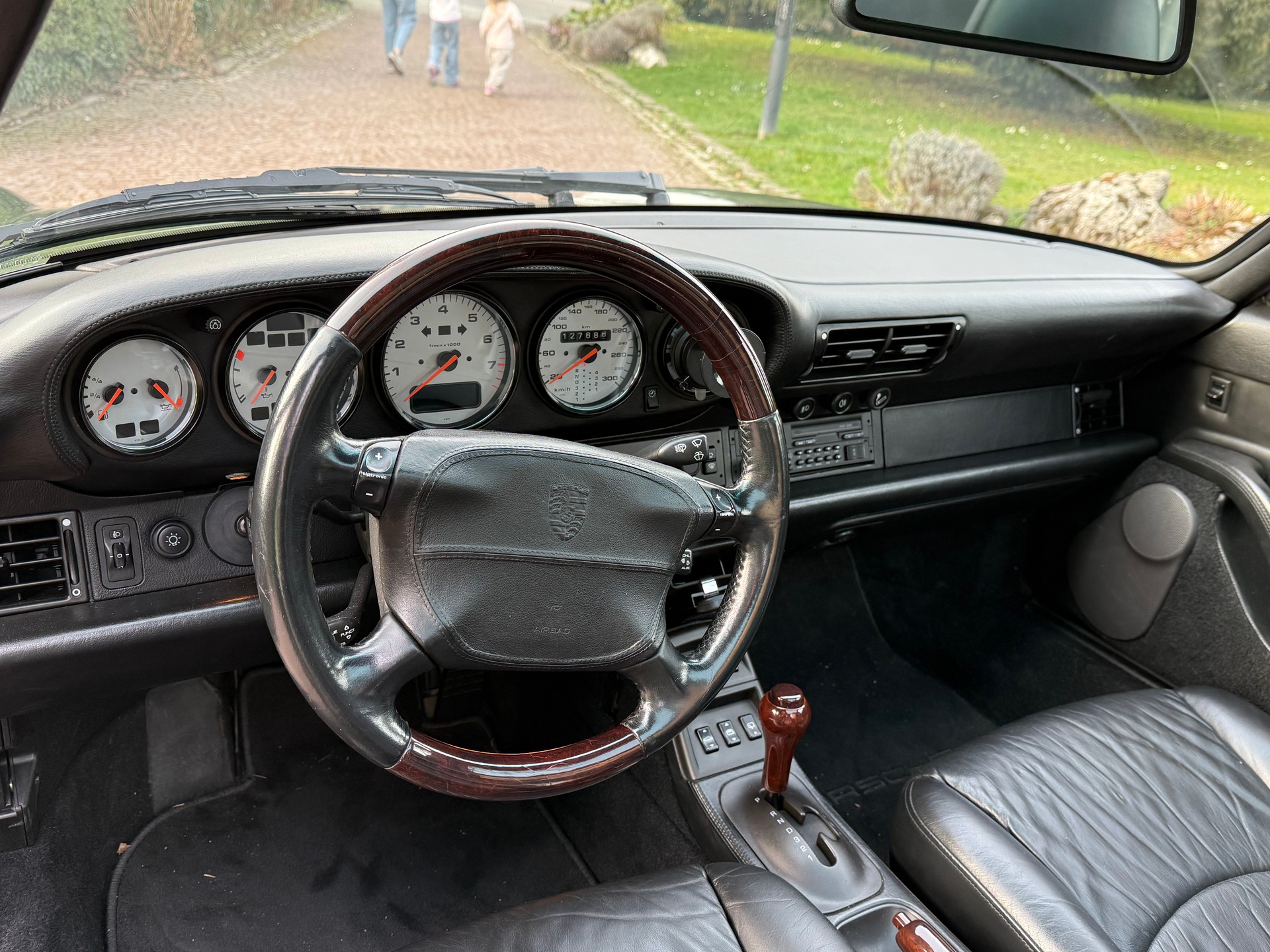 PORSCHE 911 Targa-image-9