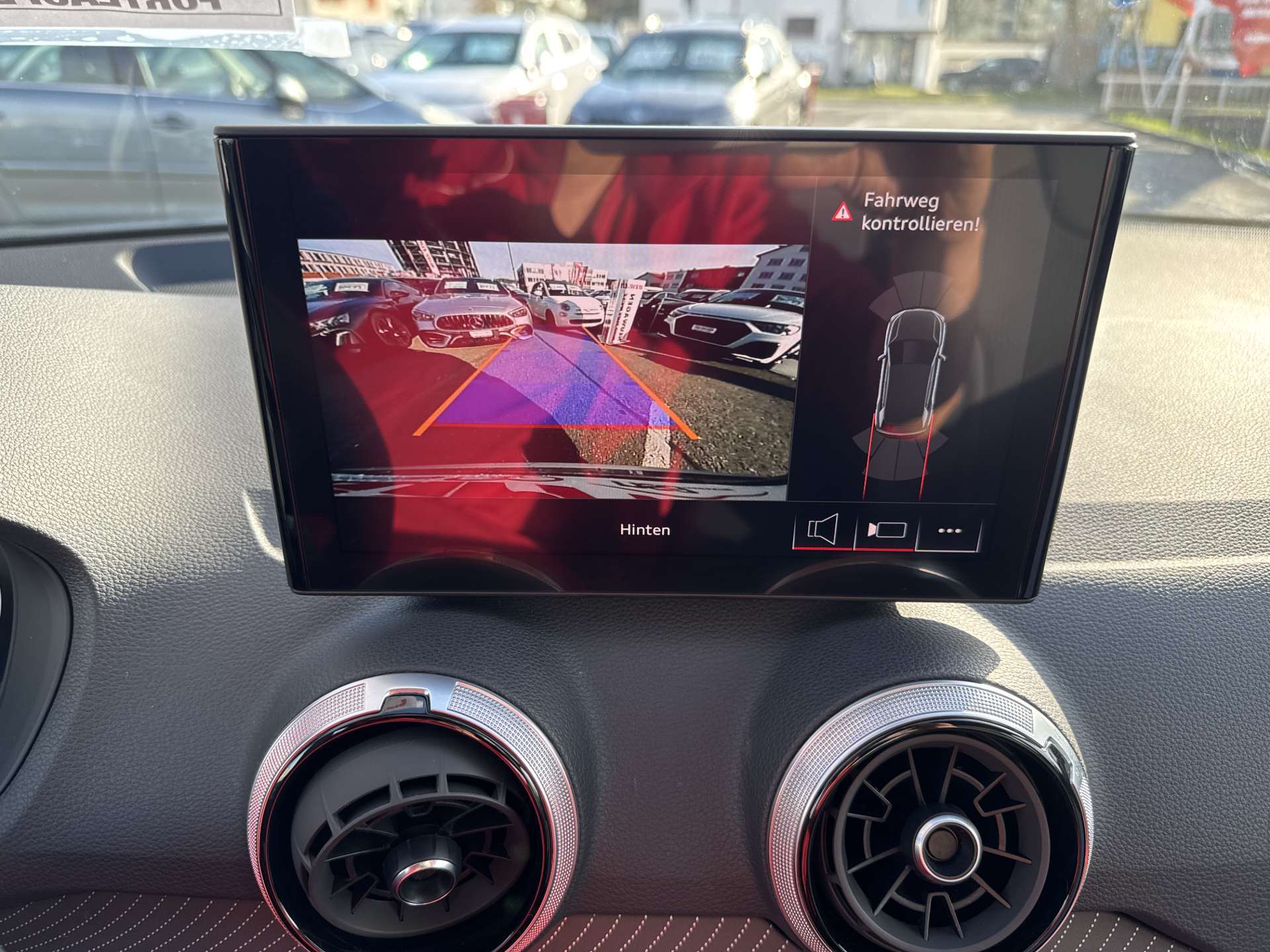 AUDI Q2 35 TDi S-Line S-Tronic Automat-image-9