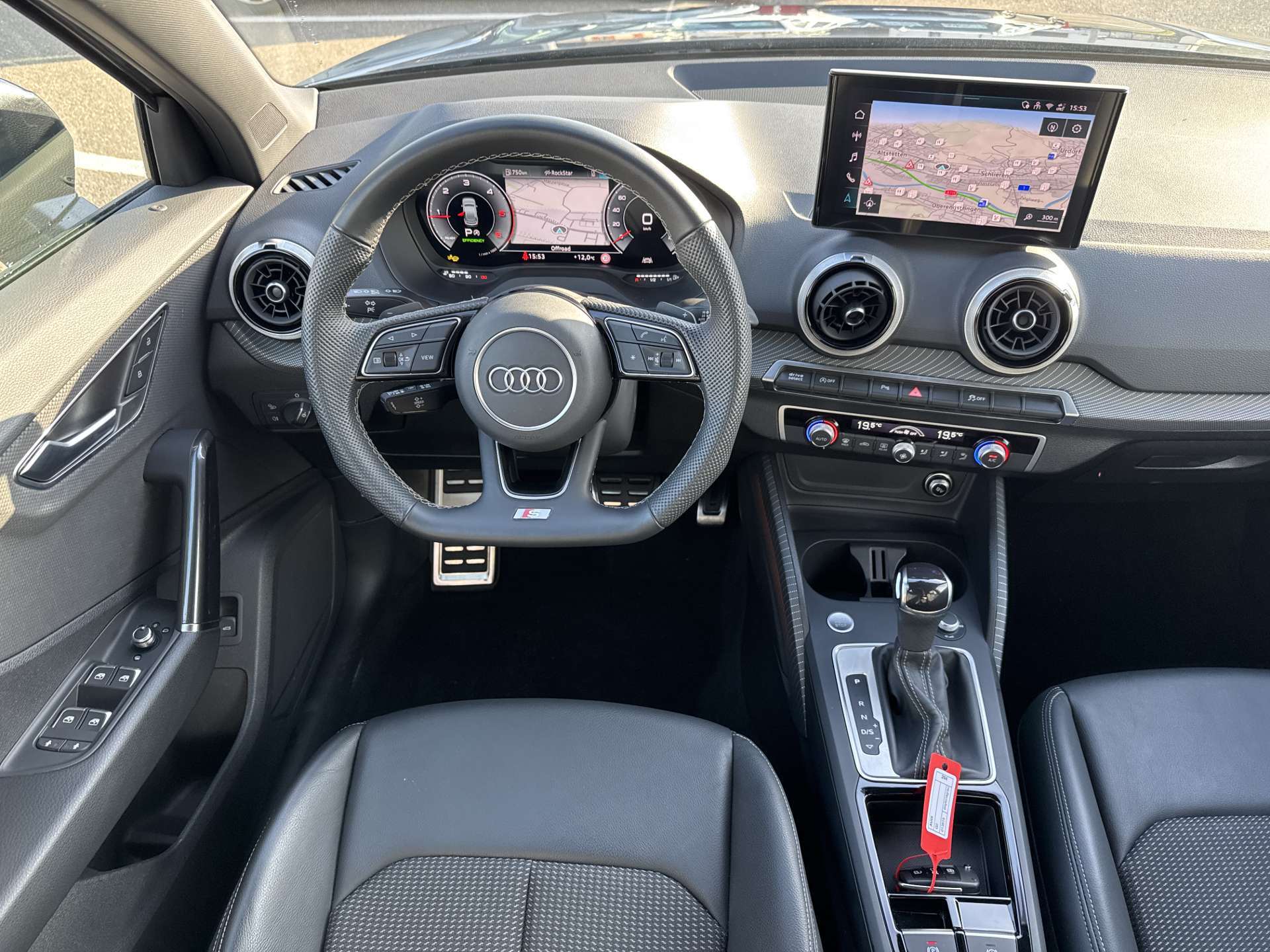 AUDI Q2 35 TDi S-Line S-Tronic Automat-image-4