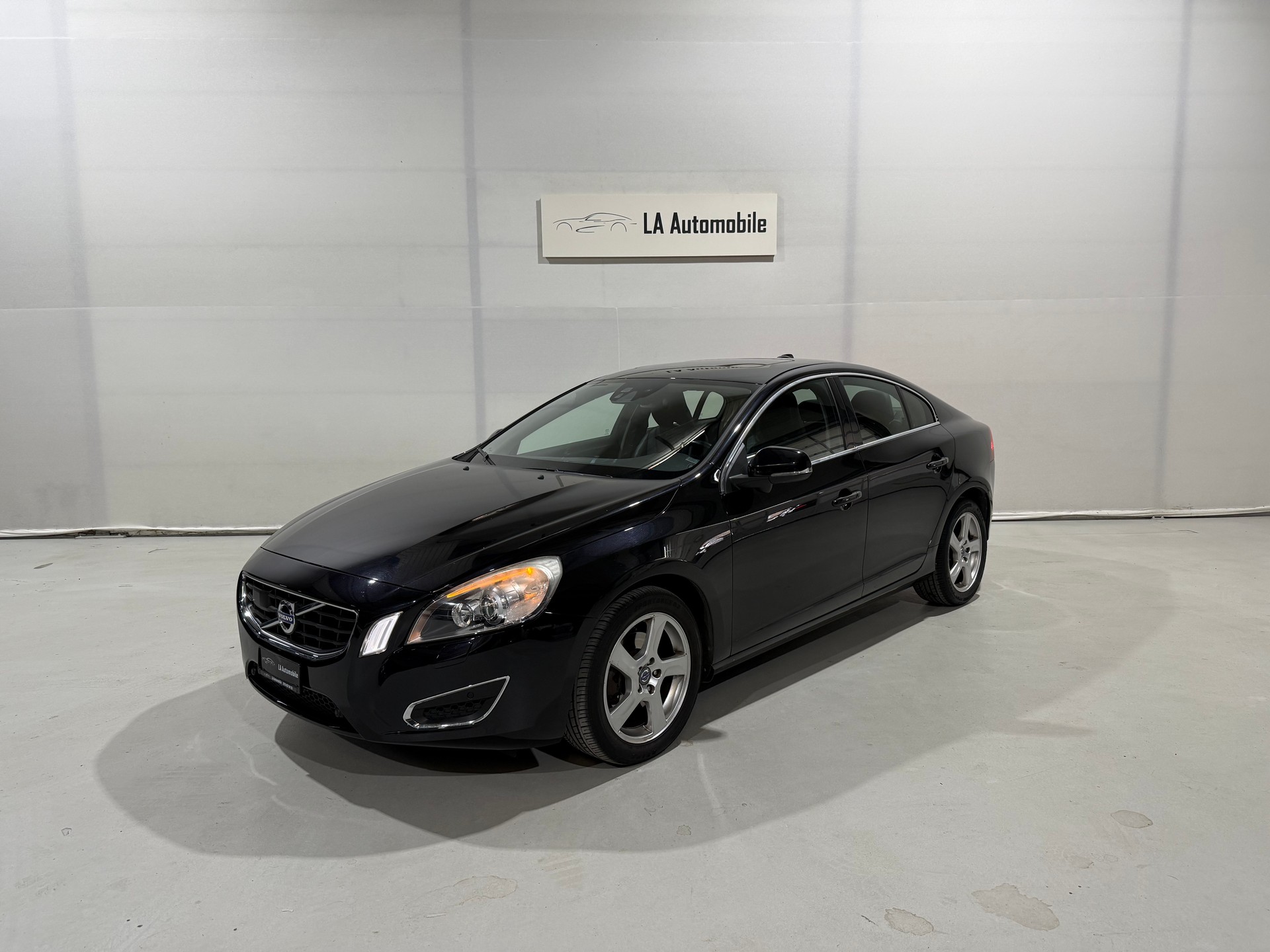 VOLVO S60 D4 Summum Geartronic-image-0