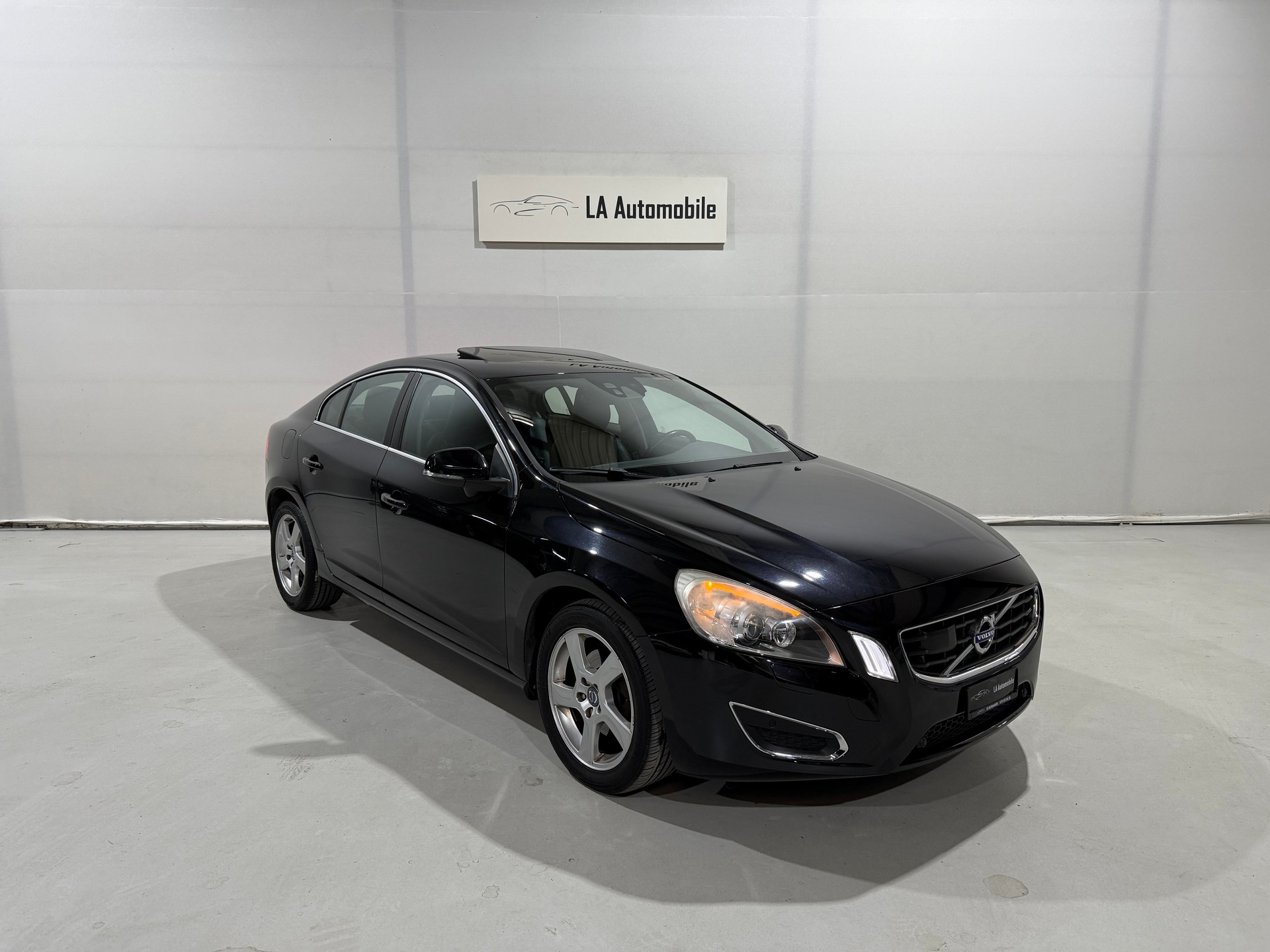 VOLVO S60 D4 Summum Geartronic-image-4