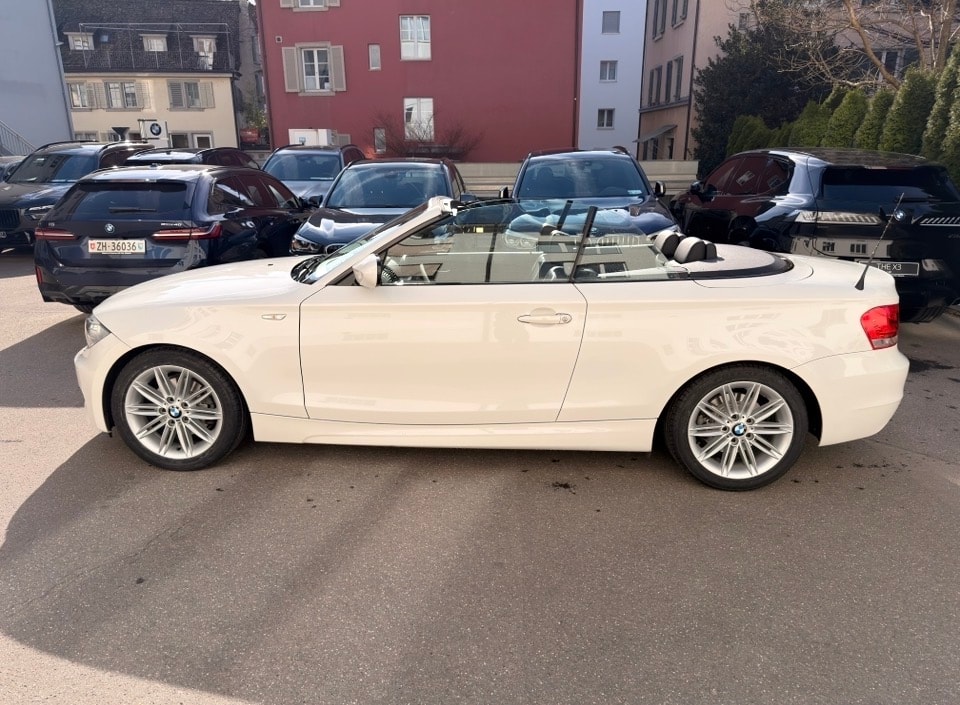 BMW 125i Cabrio Steptronic-showroom-element-1