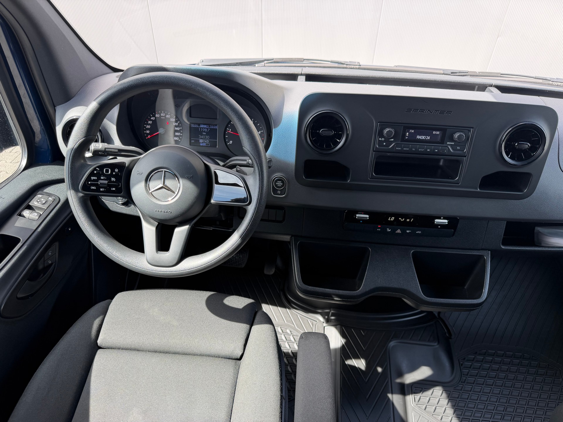 MERCEDES-BENZ Sprinter 215 CDI Standard 9G-TRONIC*TOP GEPFLEGT*NUR 34000 KM*6-PLÄTZE*KLIMA*AHK*BRÜCKE MIT VERDECK*-image-7
