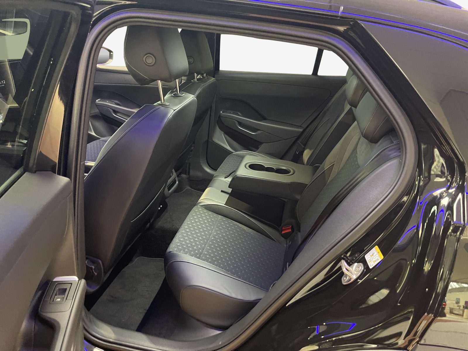 VW T-Roc 1.5 eTSI mHEV R-Line DSG-image-5