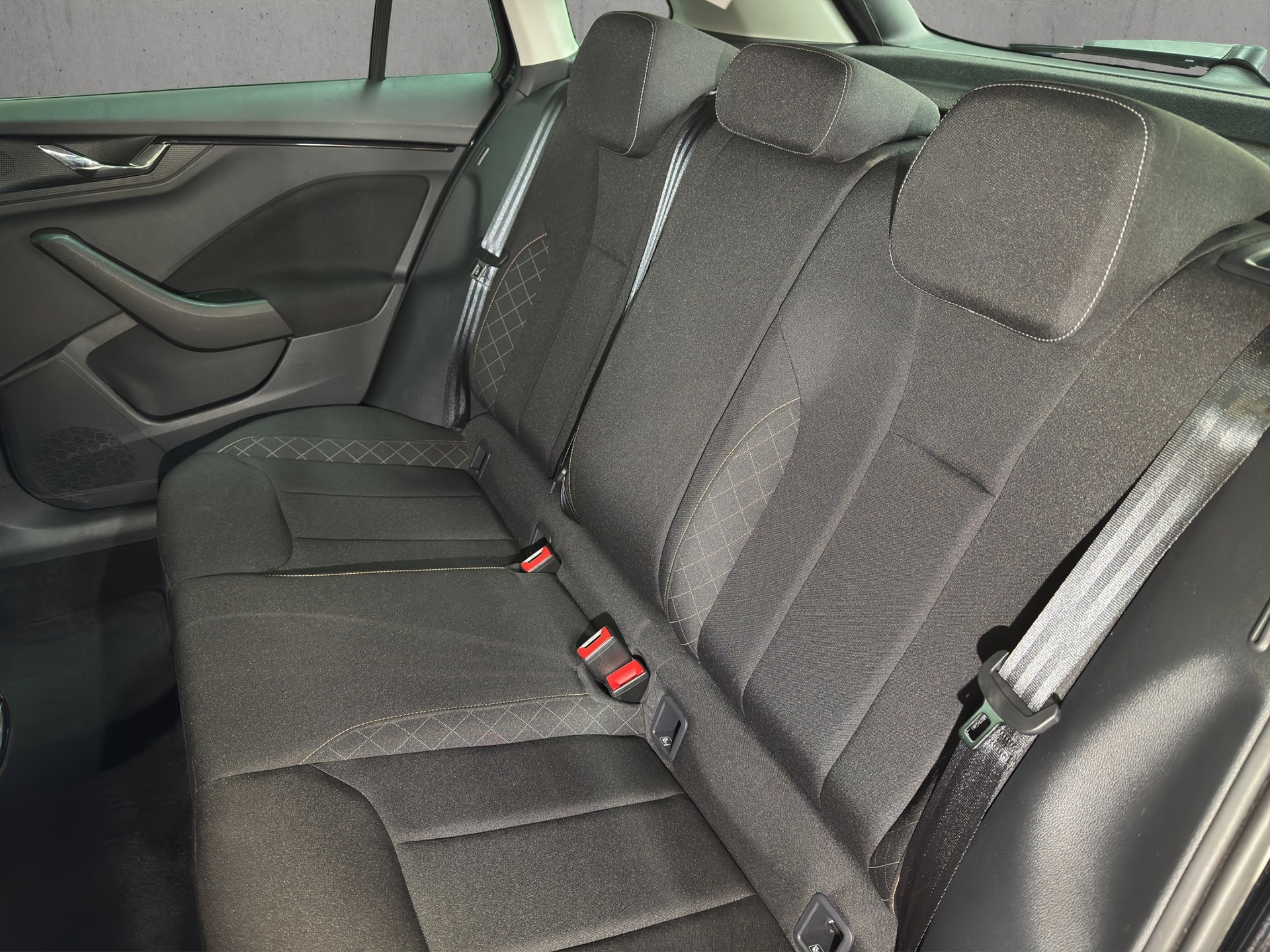 SKODA Kamiq 1.0 TSI Ambition DSG-image-9