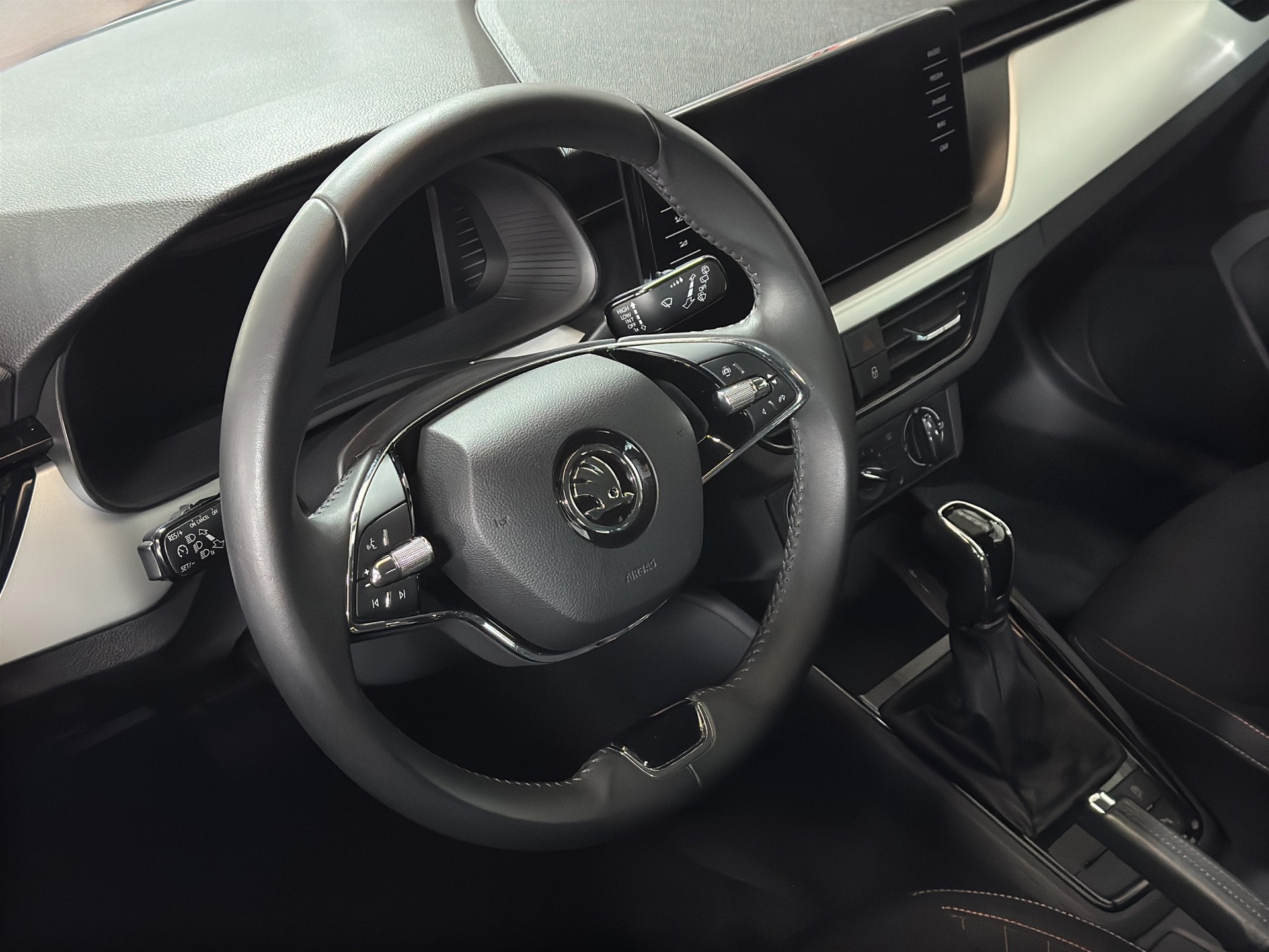 SKODA Kamiq 1.0 TSI Ambition DSG-image-11
