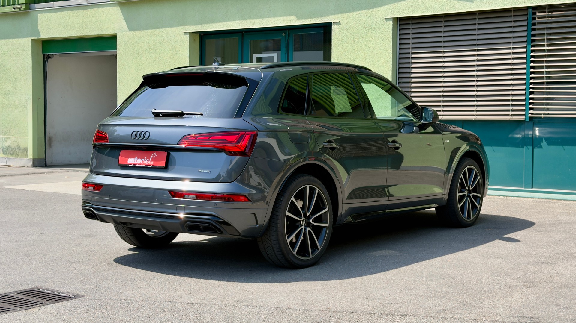 AUDI Q5 40 TDI Black Edition quattro S-tronic-image-4