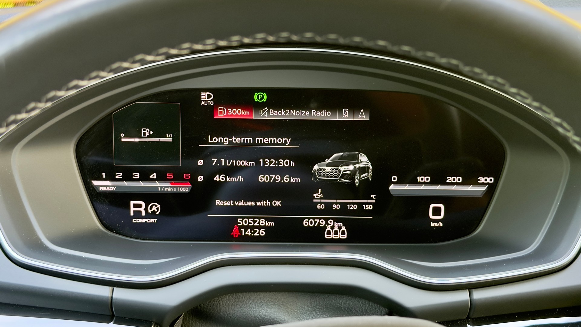 AUDI Q5 40 TDI Black Edition quattro S-tronic-image-10