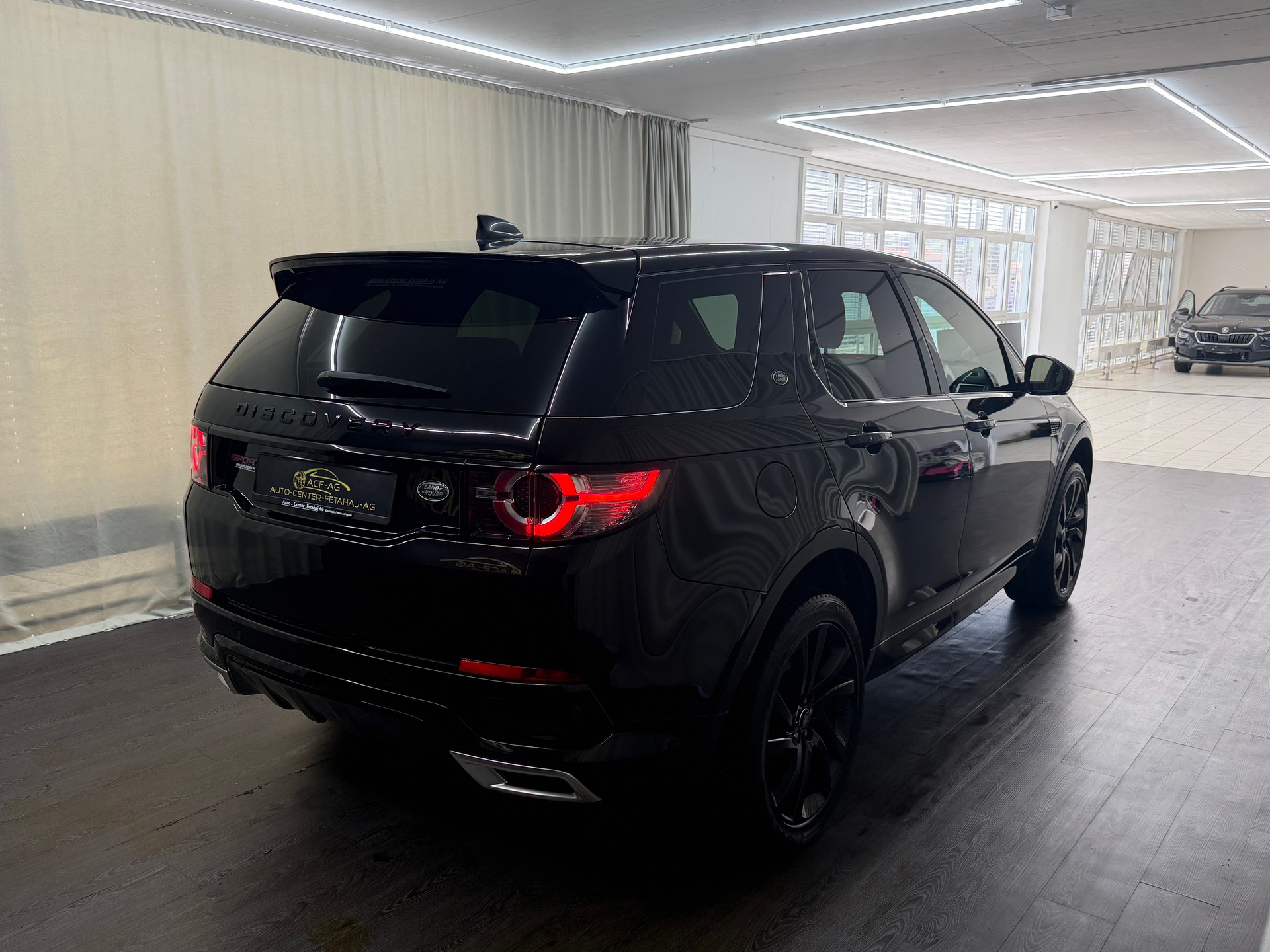 LAND ROVER Discovery Sport 2.0 Si4 HSE AT9-image-3