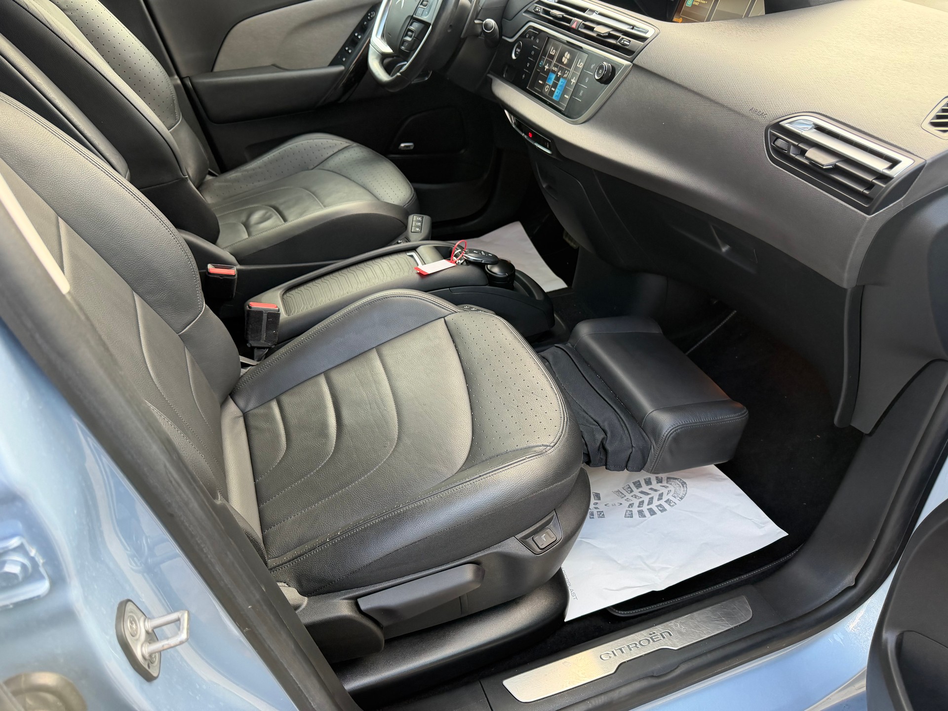 CITROEN Grand C4 Picasso 1.6 e-HDi Exclusive EGS6-image-17