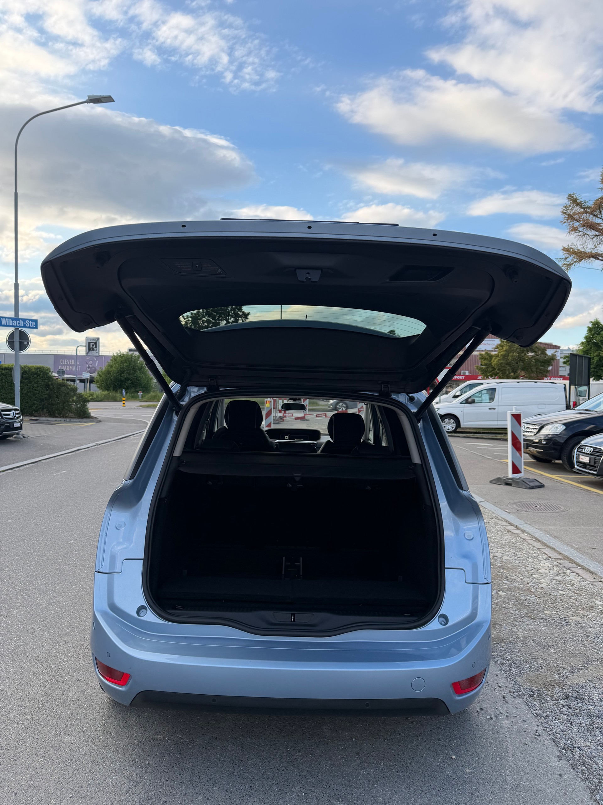 CITROEN Grand C4 Picasso 1.6 e-HDi Exclusive EGS6-image-12