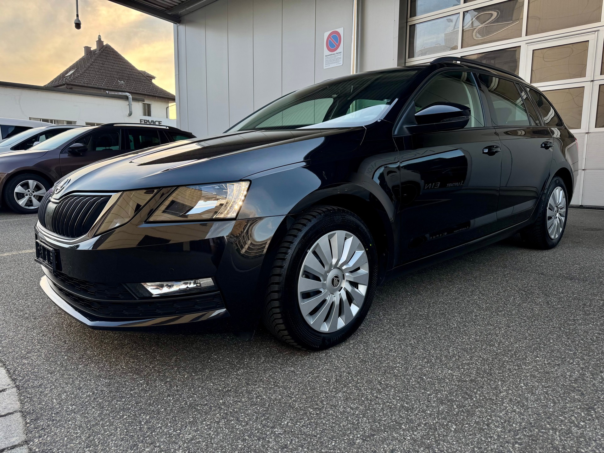 SKODA Octavia Combi 2.0 TDI DSG *mit AHK*-image-0