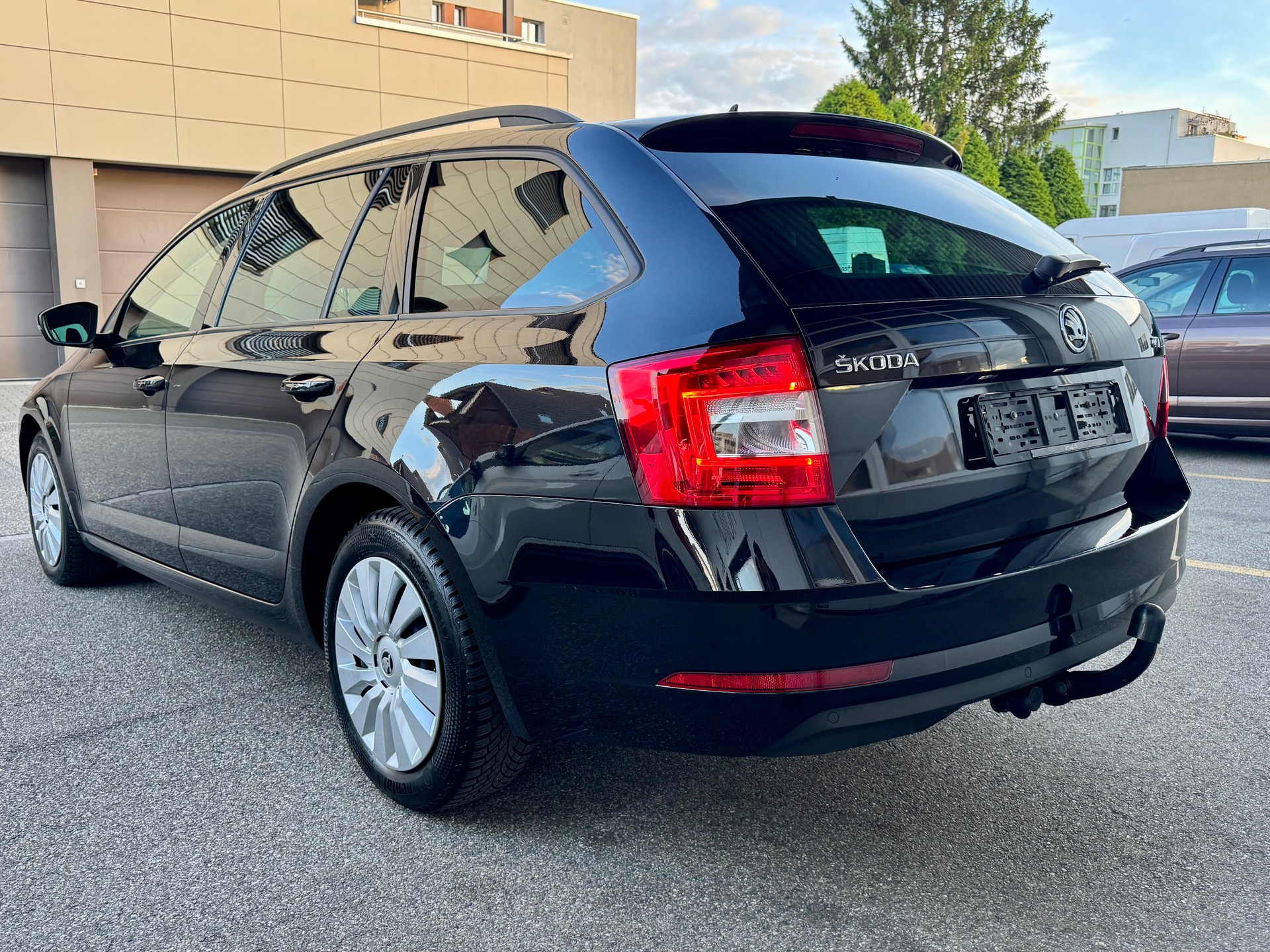 SKODA Octavia Combi 2.0 TDI DSG *mit AHK*-image-4