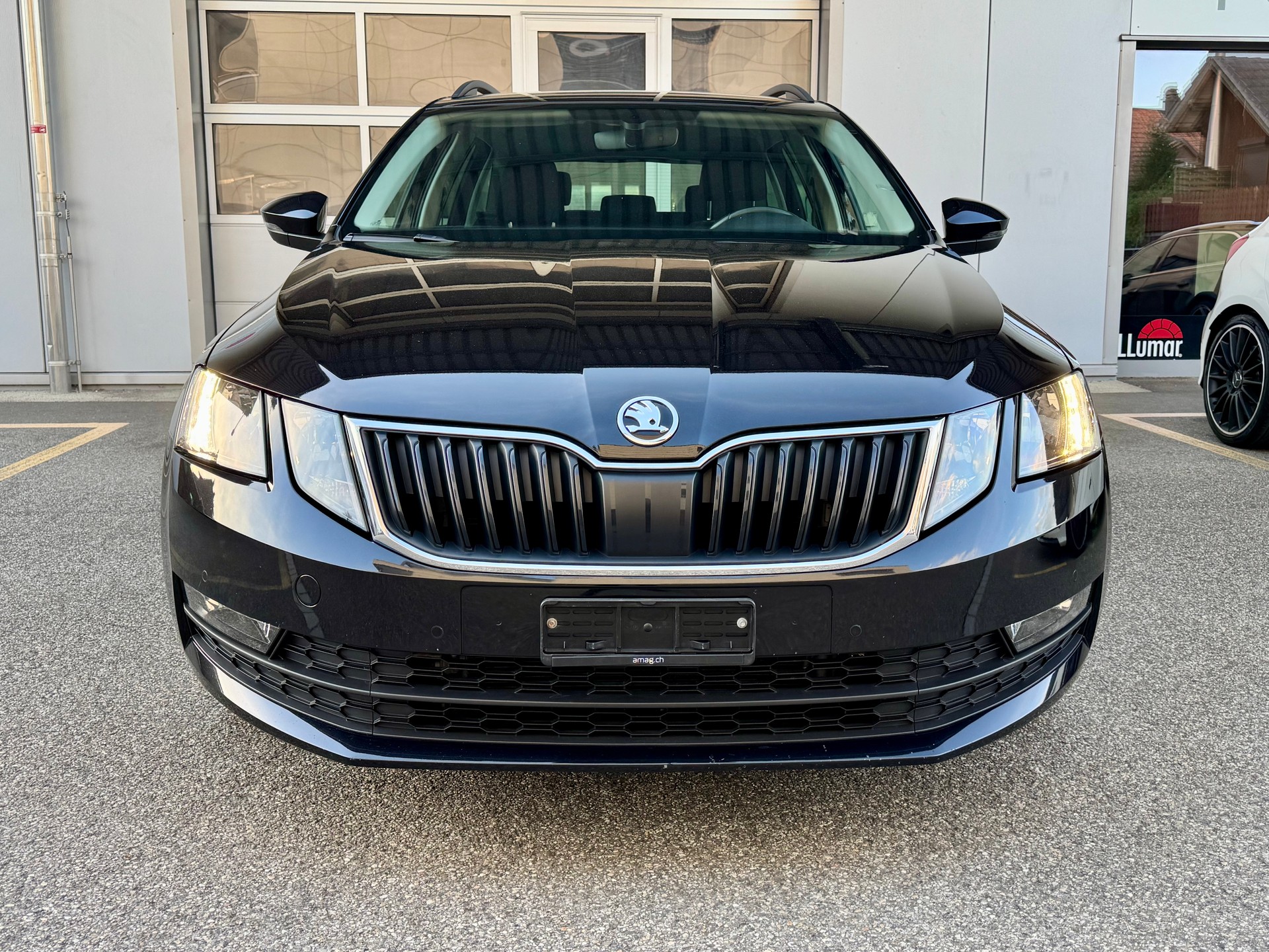 SKODA Octavia Combi 2.0 TDI DSG *mit AHK*-image-1