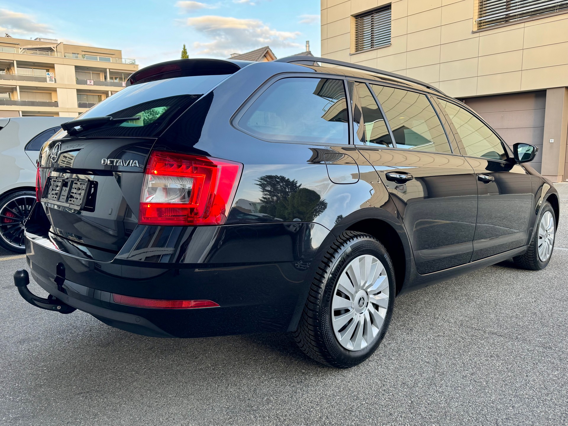 SKODA Octavia Combi 2.0 TDI DSG *mit AHK*-image-3
