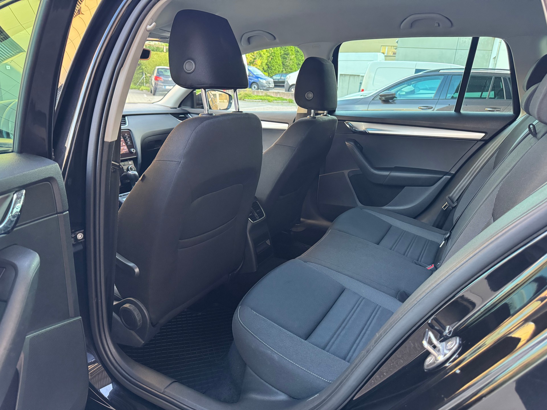 SKODA Octavia Combi 2.0 TDI DSG *mit AHK*-image-7