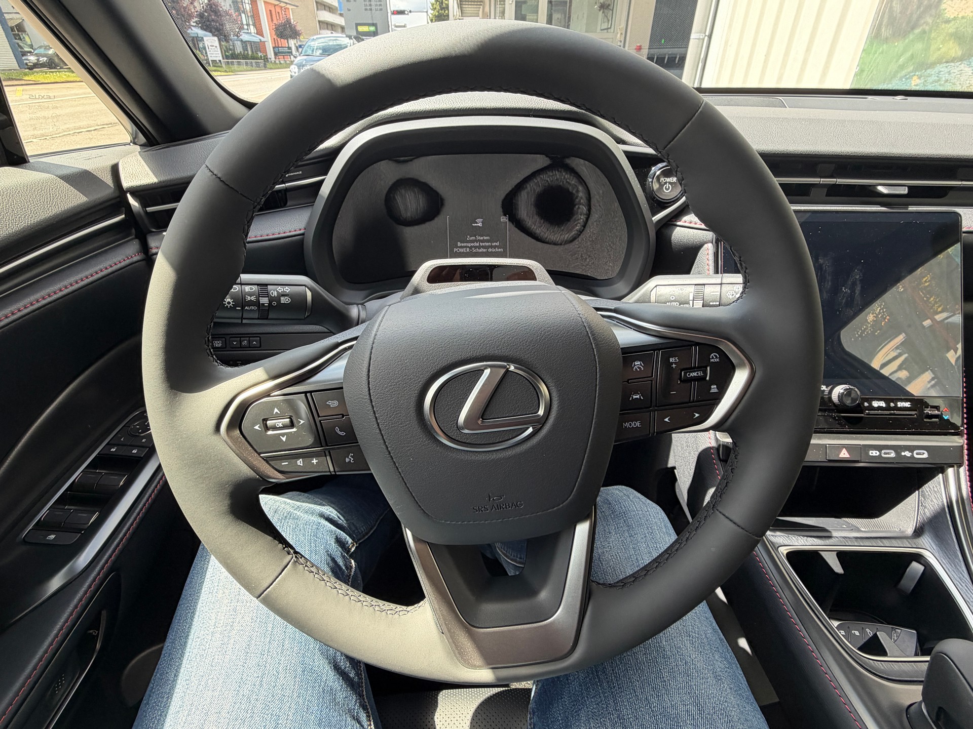 LEXUS LBX FWD Emotion CVT-image-10
