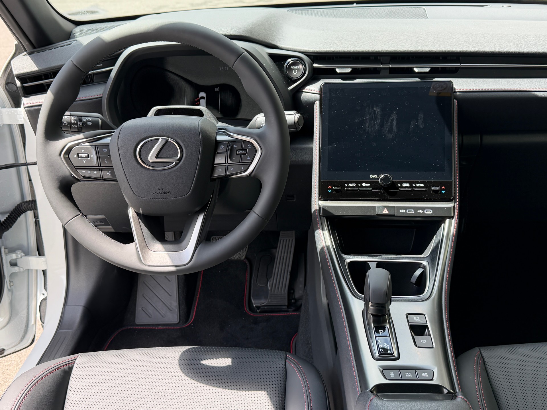 LEXUS LBX FWD Emotion CVT-image-8