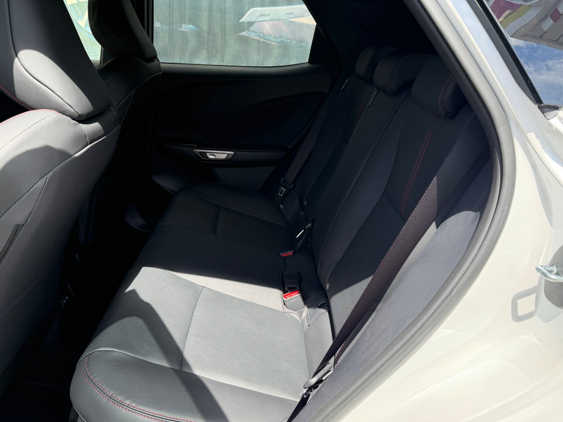 LEXUS LBX FWD Emotion CVT-image-7