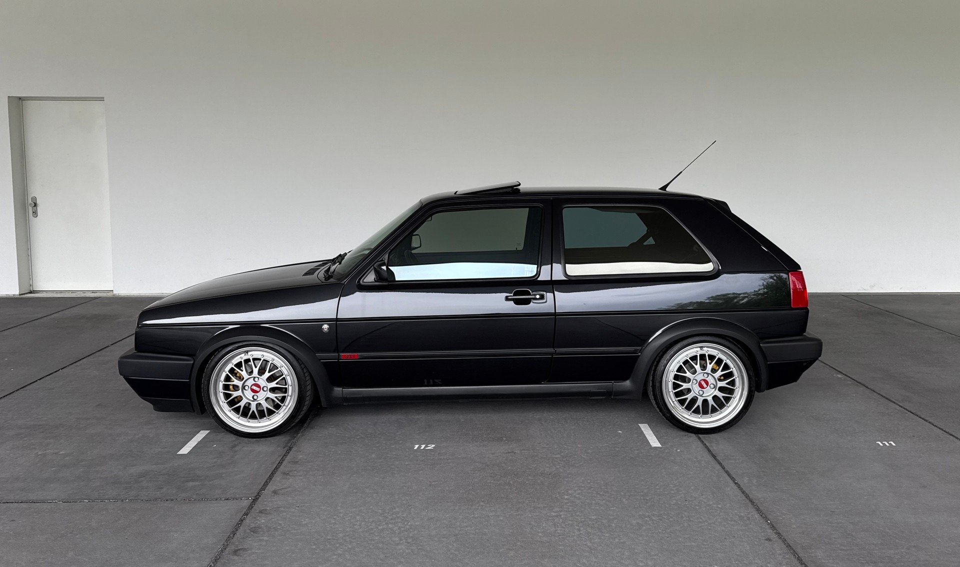 VW Golf 1800 GTI G60 Wolfsburg Edition-showroom-element-1