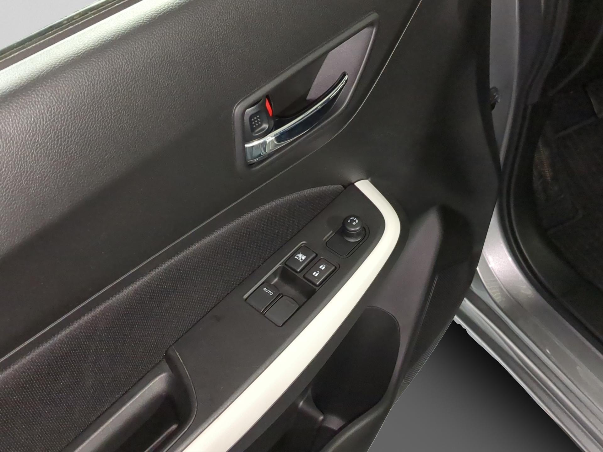 SUZUKI Swift 1.2 Compact + 4x4 Hybrid-image-17