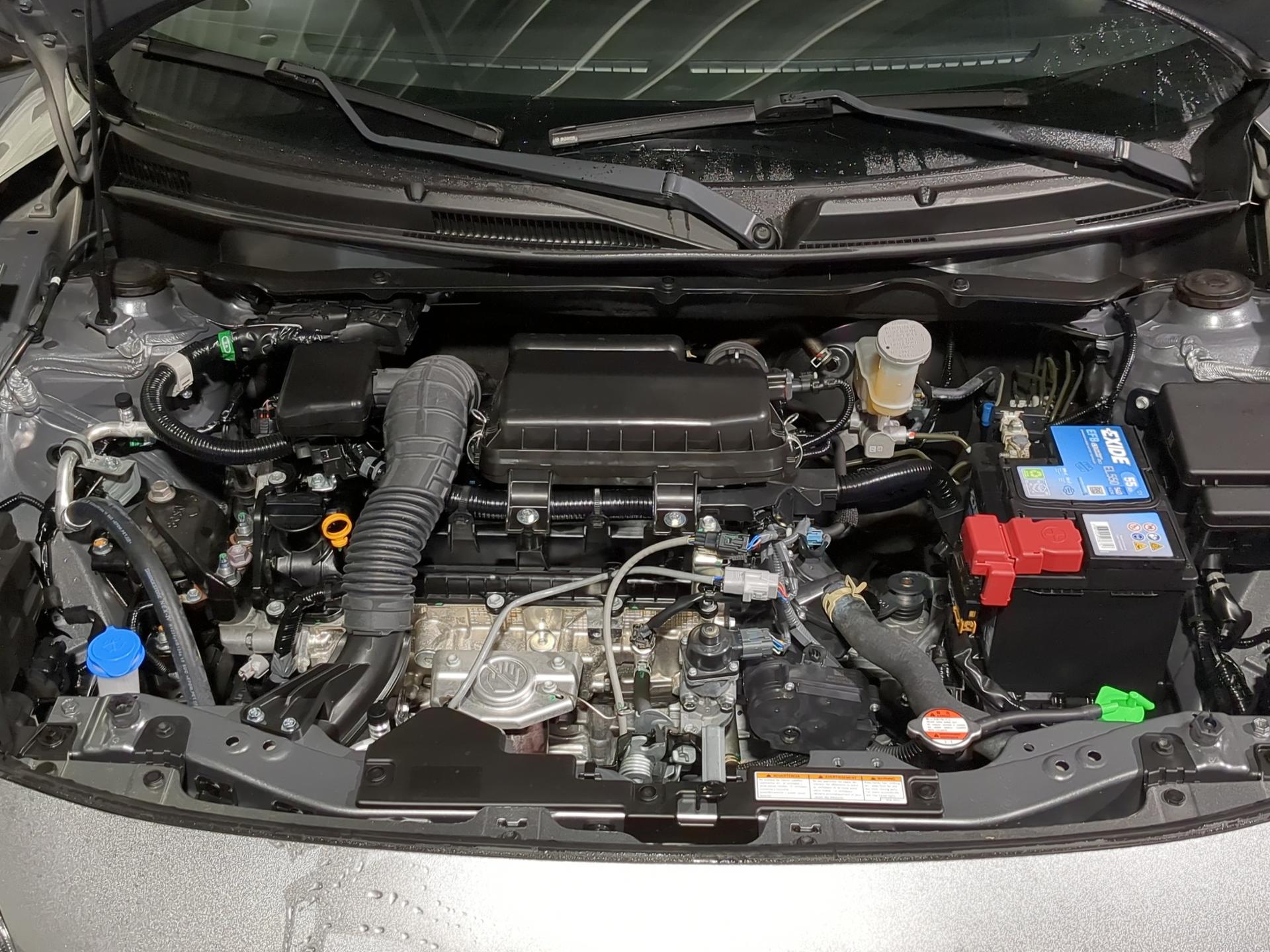 SUZUKI Swift 1.2 Compact + 4x4 Hybrid-image-23