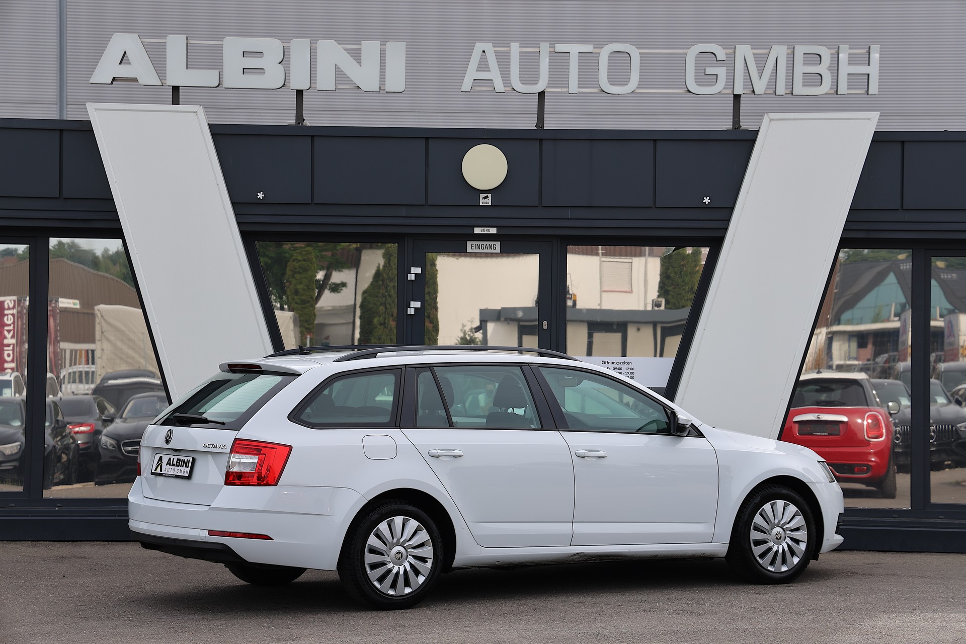 SKODA Octavia Combi 2.0 TDI Ambition DSG-showroom-element-3