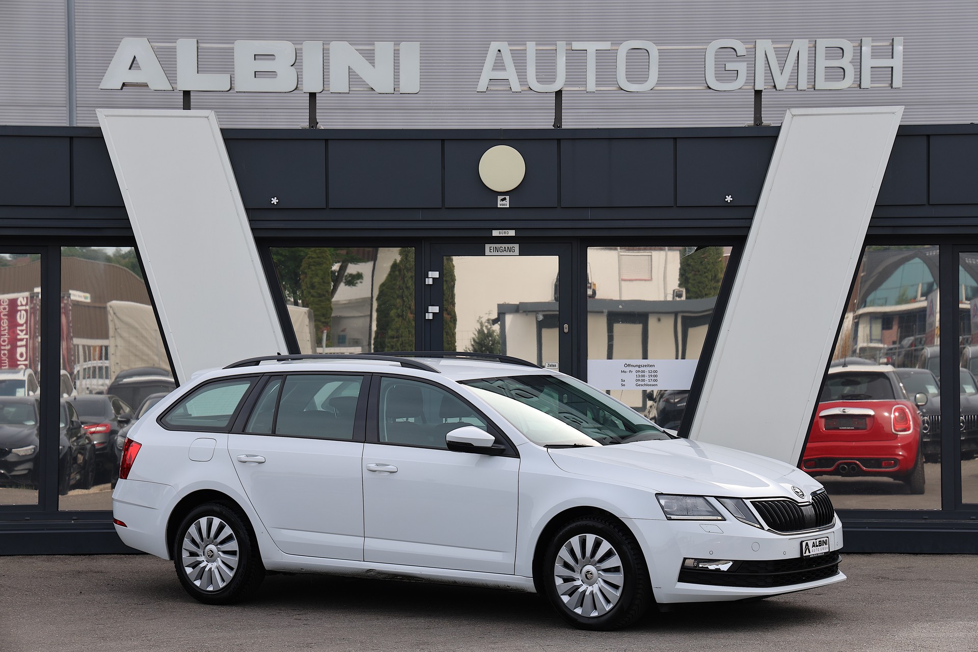 SKODA Octavia Combi 2.0 TDI Ambition DSG-showroom-element-1