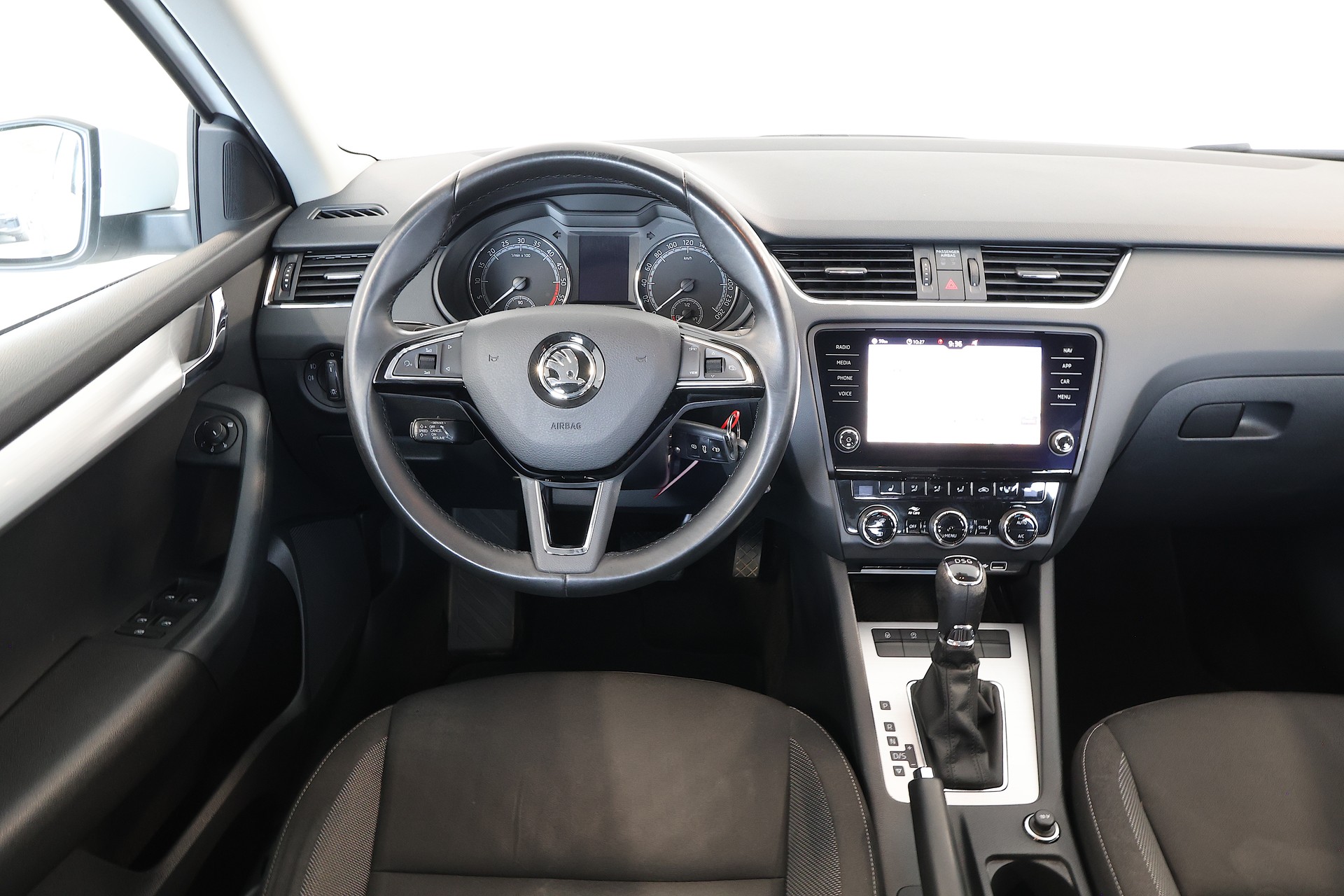 SKODA Octavia Combi 2.0 TDI Ambition DSG-image-8