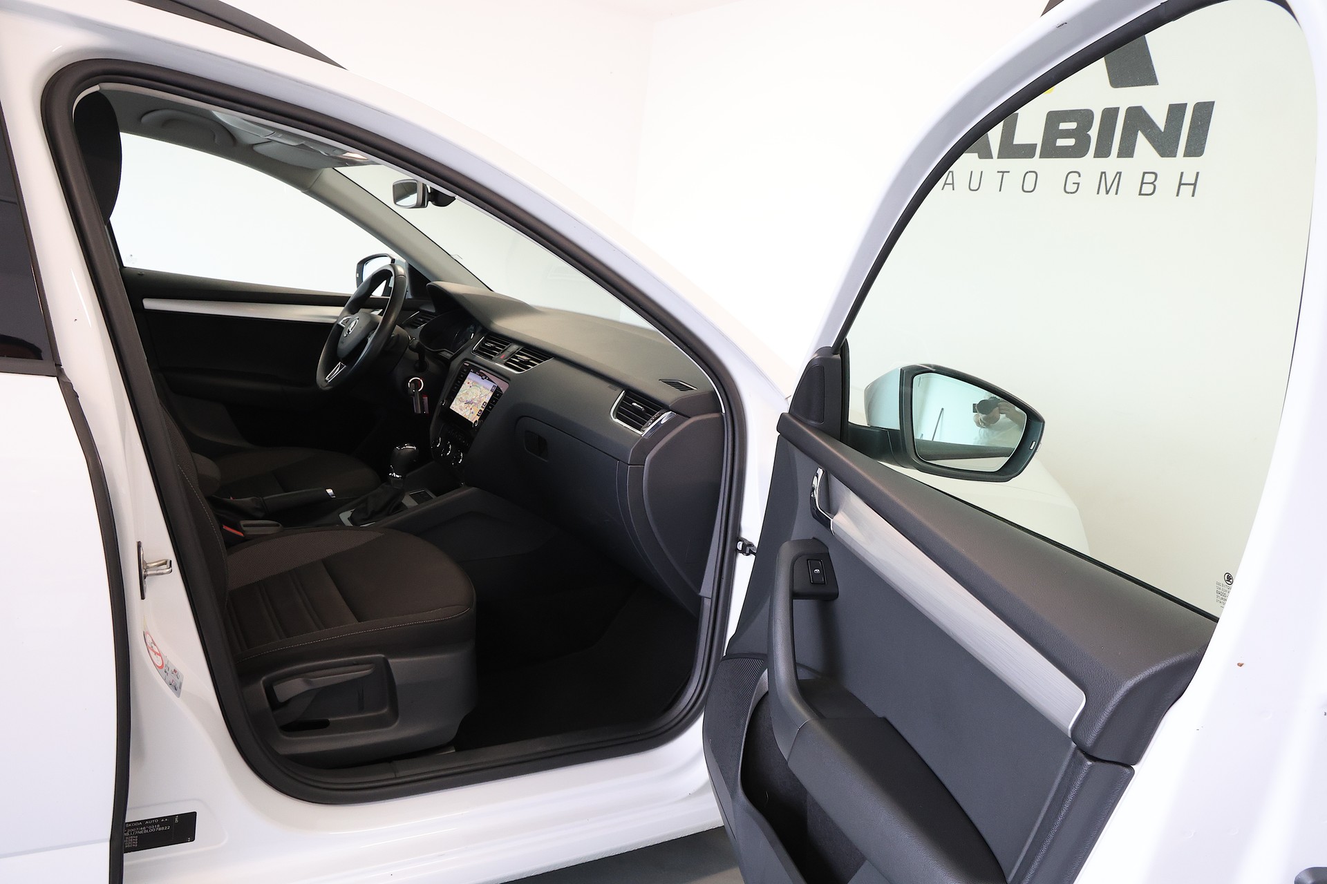 SKODA Octavia Combi 2.0 TDI Ambition DSG-image-10