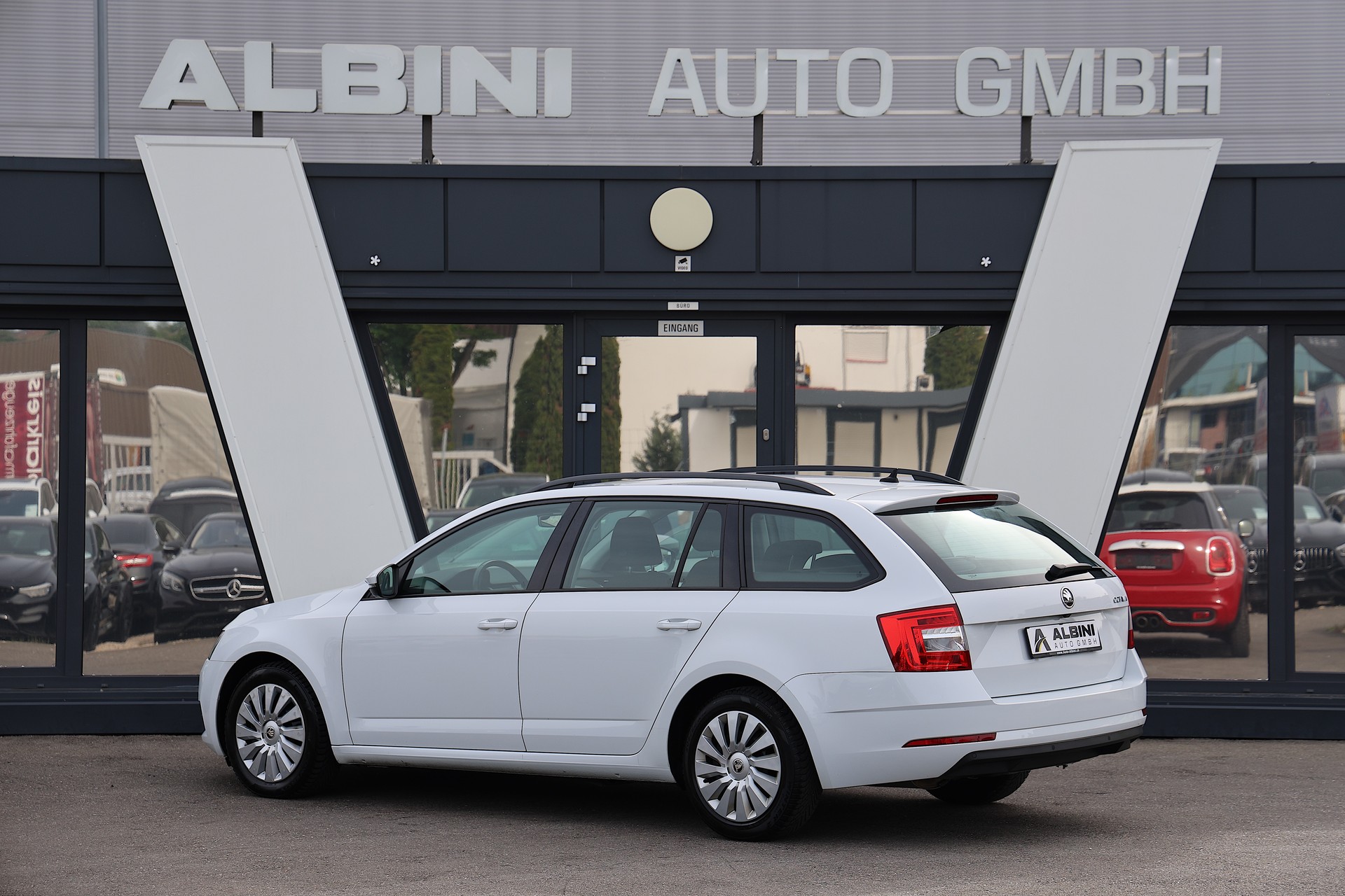 SKODA Octavia Combi 2.0 TDI Ambition DSG-showroom-element-2